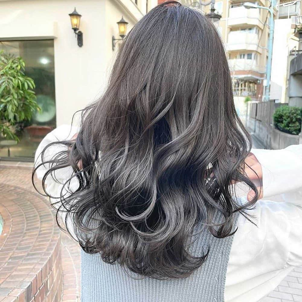 山﨑愛麻さんのインスタグラム写真 - (山﨑愛麻Instagram)「皆さんこんばんは🌛  先日 @hairdressermasa さんから カットとカラーして頂きました💇🏻‍♀️🤍 トーンダウンさせて透明感抜群に！！ ありがとうございました🕊  本番まで残り3日！！ #えまにぽちっとな  寝る前に宜しくお願い致します🥺  #國學院大學  #ミスコン2020 #ミスコンテスト  #ミス國學院  #サロンモデル  #東京美容室  #表参道美容室  #透明感カラー」11月17日 22時34分 - ema_yamazaki