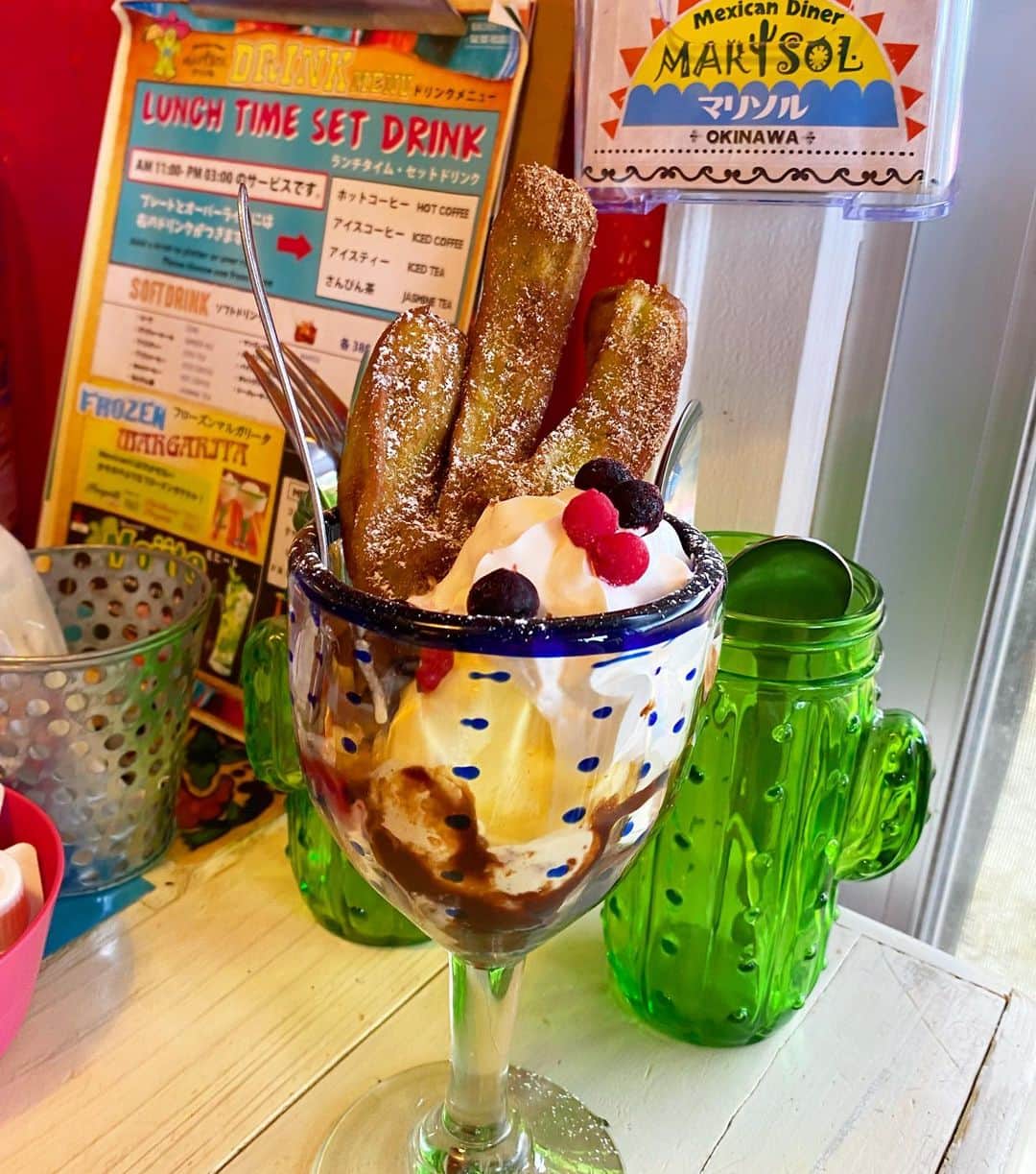 西村みえこさんのインスタグラム写真 - (西村みえこInstagram)「marisol.  🏠からすぐのタコス🌮へ。  サボテンと💀だらけで可愛いよ〜。  #japan #okinawa #タコス #food #lunch #とにかくポップで可愛い🥰 #miekonishimura」11月17日 22時42分 - mieko_nishimura_