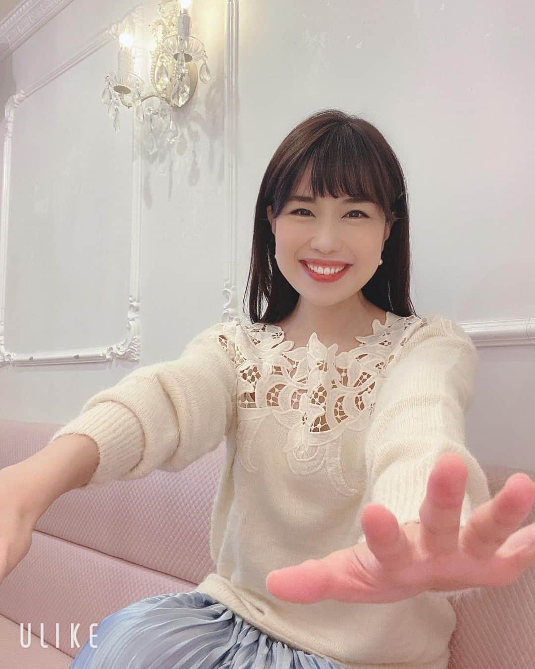 道岡桃子さんのインスタグラム写真 - (道岡桃子Instagram)「真っ白モヘア風ニット❄️  デコルテにレースの花が咲く🌸  あたたかい衣装でした💕  #アナウンサー衣装  #アナウンサーコーデ  #モヘアニット  #デコルテ  #ニット  #ニットコーデ  #longhair  #frenchpave」11月17日 22時45分 - momoko_ana