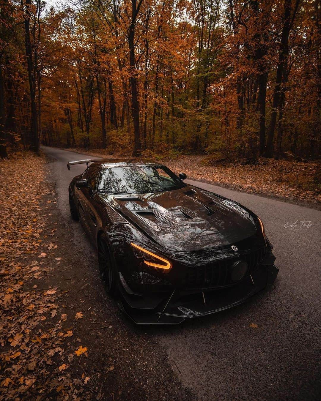 CARLiFESTYLEさんのインスタグラム写真 - (CARLiFESTYLEInstagram)「Mercedes AMG GT R Pro 🍁🍂 Photo @photo.tdr - @enescu_sbk @racebox.ro #carlifestyle」11月17日 22時56分 - carlifestyle