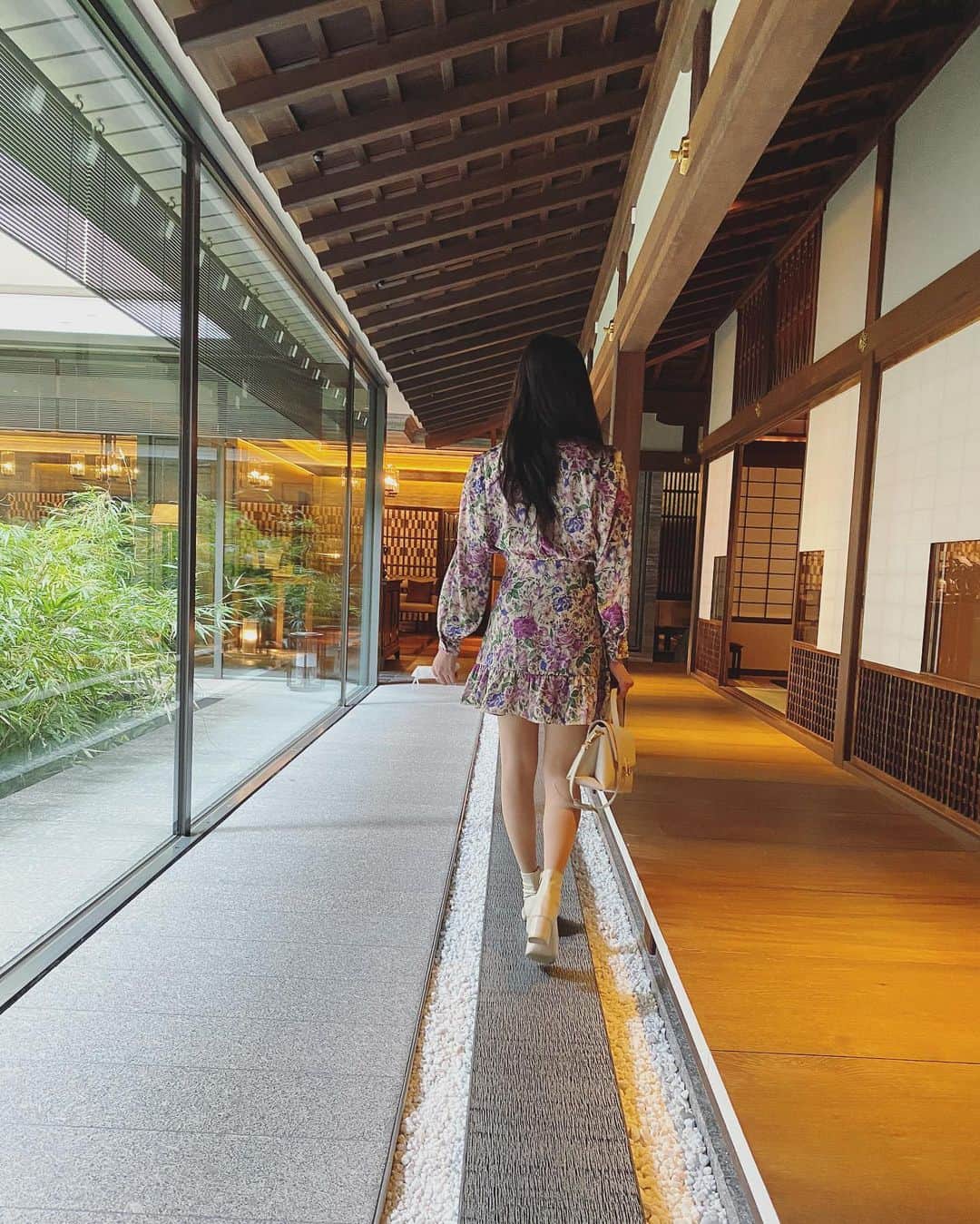 浅野杏奈さんのインスタグラム写真 - (浅野杏奈Instagram)「このワンピ、何度着ても可愛い💕﻿ 今回は前髪で✊🏻﻿ ﻿ #ポートレート #fashion #followme  #ootd  #coordinate #コーデ #时装 #style #京都 #kyoto #travel #japan #travelphotography」11月17日 22時50分 - this.is.anna_box