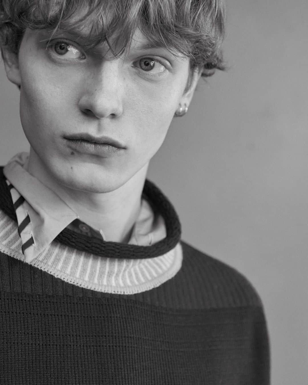 カシミ オムのインスタグラム：「Discover our AW20 knitwear collection online.  #aw20qasimi #menswear #menfashion #qasimi #knitwear」