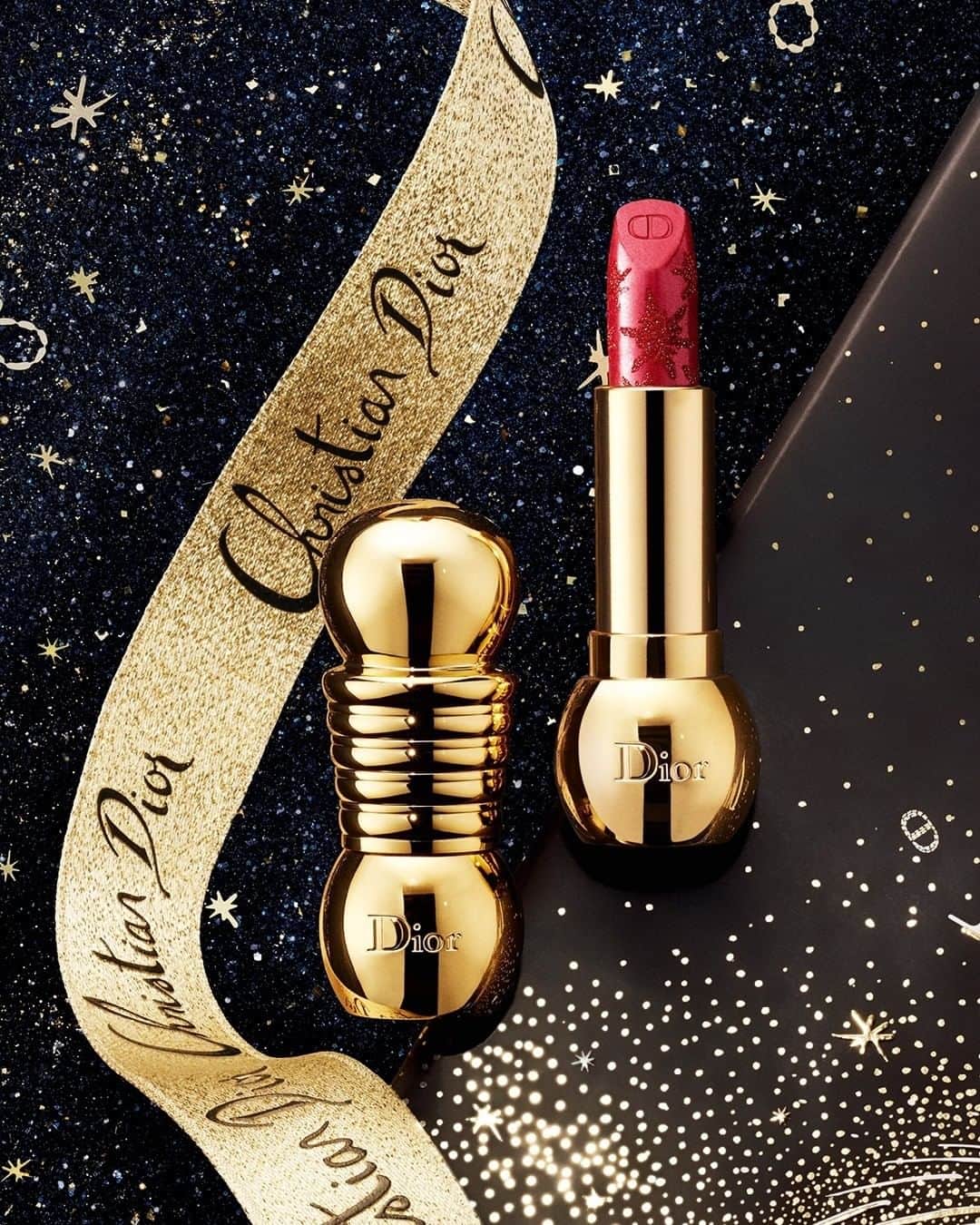 クリスチャンディオールさんのインスタグラム写真 - (クリスチャンディオールInstagram)「A true object of desire, the Diorific Golden Nights lipstick is coated in glitter and engraved with snowflakes. It will be your new best friend this holiday season! • #DiorLook #DiorHoliday #diormakeup #DreamInDior」11月17日 23時00分 - dior