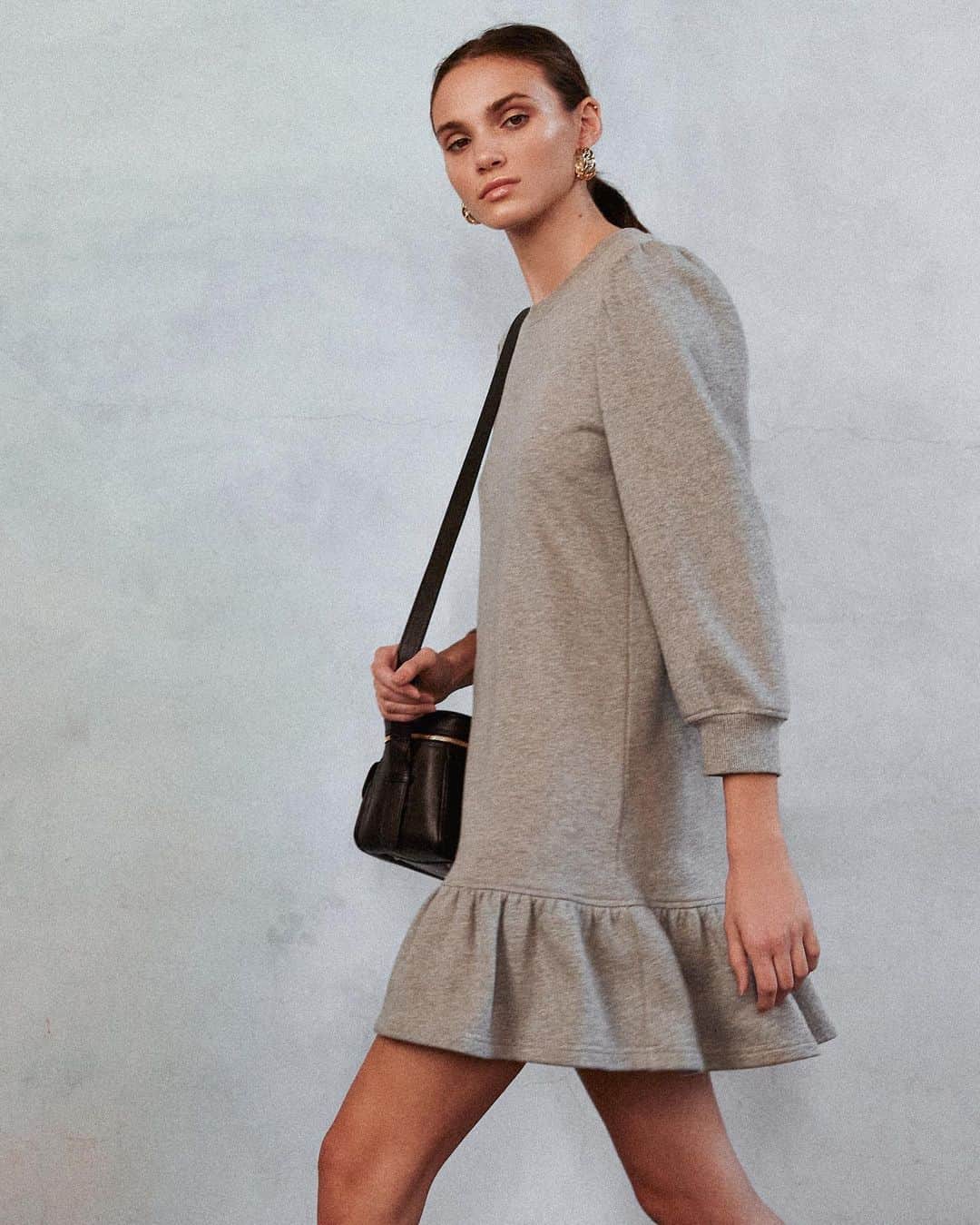 デレクラムのインスタグラム：「Tuesday’s look better in the Caden Sweatshirt Dress.」