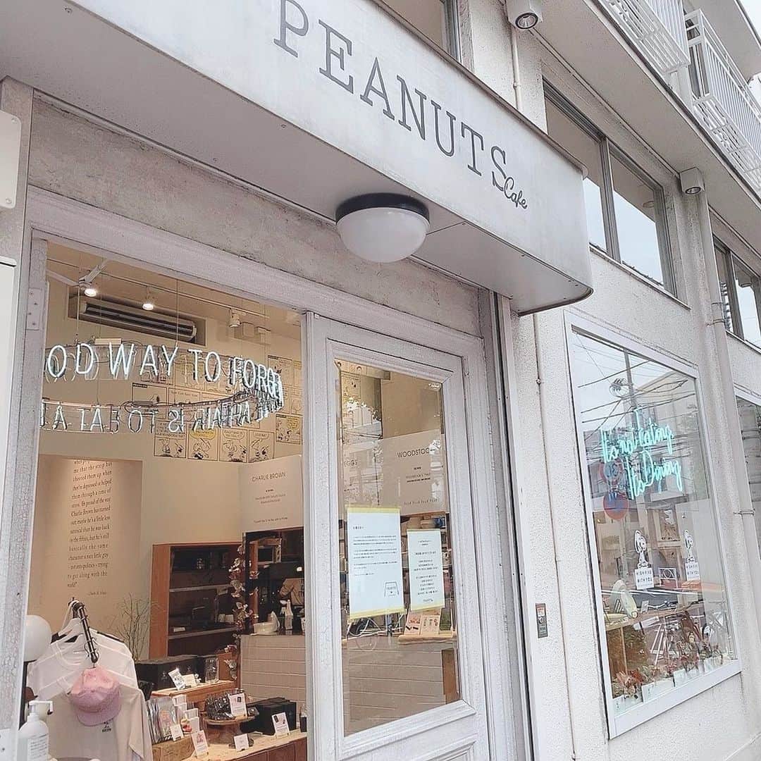のインスタグラム：「#peanutscafe 🐶 かわいかった☺️」