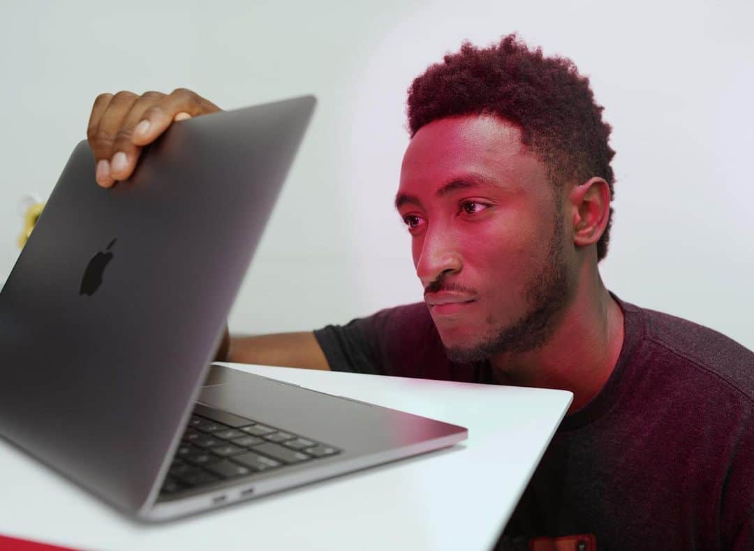 マーケス・ブラウンリーのインスタグラム：「New M1 Mac review is live. If you know, you know 😅」