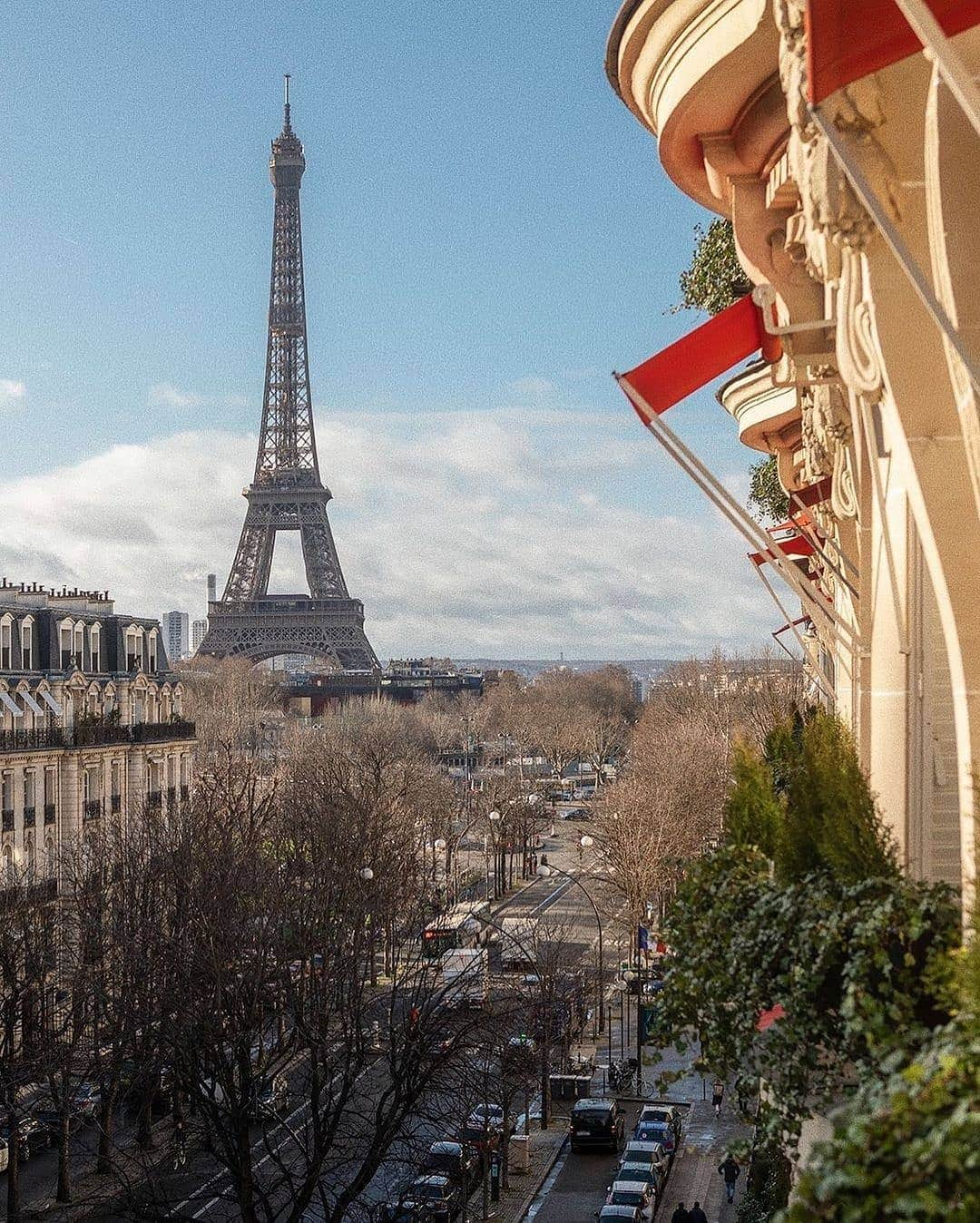 BEAUTIFUL HOTELSさんのインスタグラム写真 - (BEAUTIFUL HOTELSInstagram)「Taking Paris in a fashionable storm! 🇫🇷 Hôtel Plaza Athénée's scenic location lets you wake up to views of the Eiffel Tower and shop to the best fashion houses, a short 5-minute walk away. 👜  Guests can get a spectacular dining experience with the hotel's restaurants, supervised by Michelin Star chef Alain Ducasse, a feast that's hard to miss!  Do you recognize @plaza_athenee from Sex and The City and The Devil Wears Prada?🎞   📸 @gypseetravel 📍 @plaza_athenee, Paris, France」11月17日 23時08分 - beautifulhotels