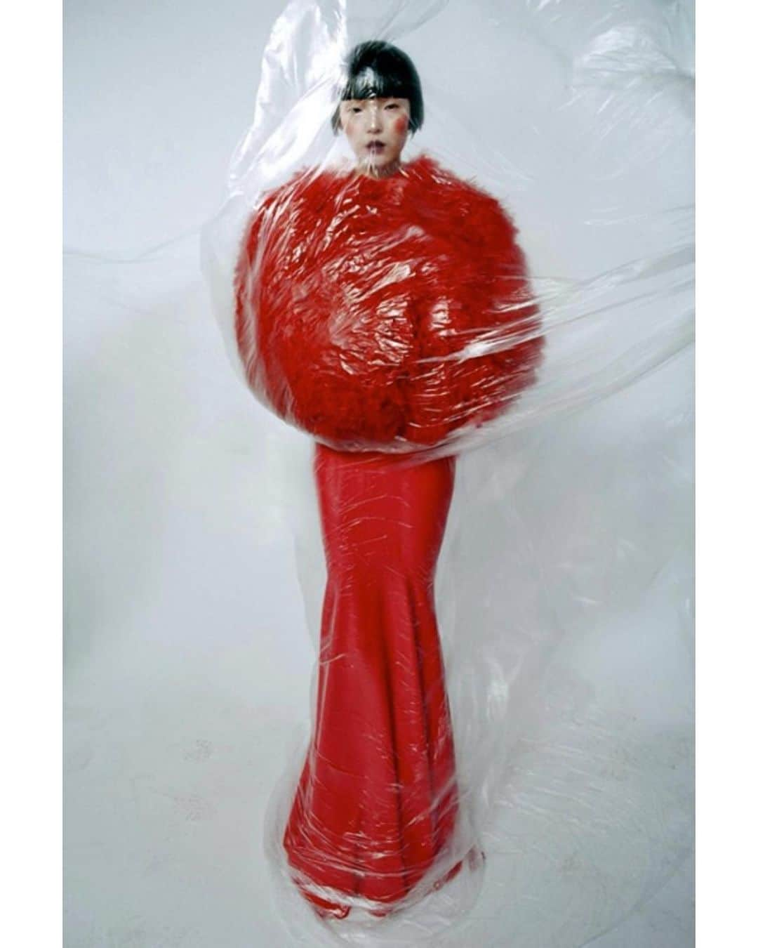 ジュ・シャオエンのインスタグラム：「VogueChina 2014 by Tim Walker」