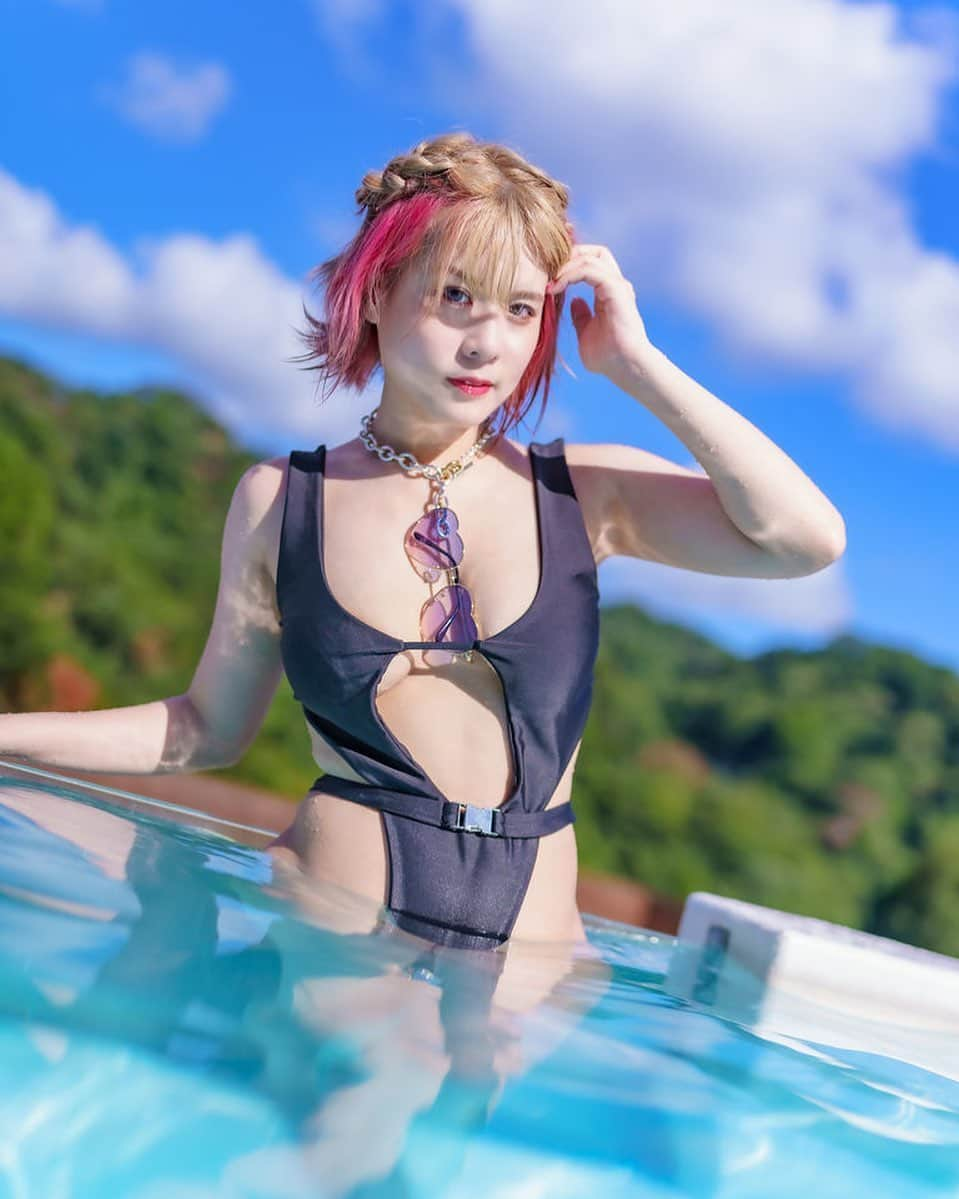 七瀬さくらさんのインスタグラム写真 - (七瀬さくらInstagram)「夏の終わりに撮影した新作「夏七瀬2020」は、冬の始まりに販売されます。 今日からFantiaにてダウンロード版が先行販売開始。 ぜひお買い求めください。  #夏の終わり #🌞🌴🏄🎇🎆 #水着 #水着ギャル #水着美女  #水着コーデ #プール #プールサイド  #ビキニギャル #ビキニ女子 #ビキニ #ハイレグ #ハイレグ水着 #ブラジル水着  #派手髪 #派手髪女子 #ショートカット推進委員会 #天気がいい #プール日和  #グラドル #晴れ女 #poolside #swimwear #swimsuit #poolday」11月17日 23時21分 - 739ra