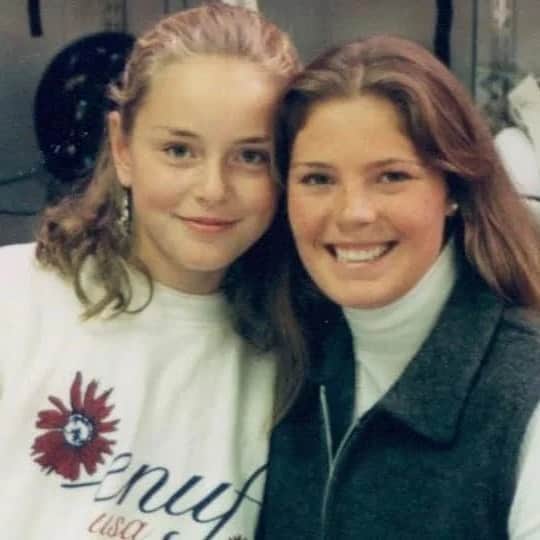 リンゼイ・ボンのインスタグラム：「After being inspired to be an Olympian by Picabo Street, I can finally return the favor! It’s an honor and a privilege to announce that my first project with my new production company, Apreś Productions, is a documentary on Picabo with the @OlympicChannel #FiveRingsFilms @mandalaysportsmedia . I’m co-directing this incredible story with the legendary Frank Marshall. Coming 2022! #bigmoves @apresproductions」