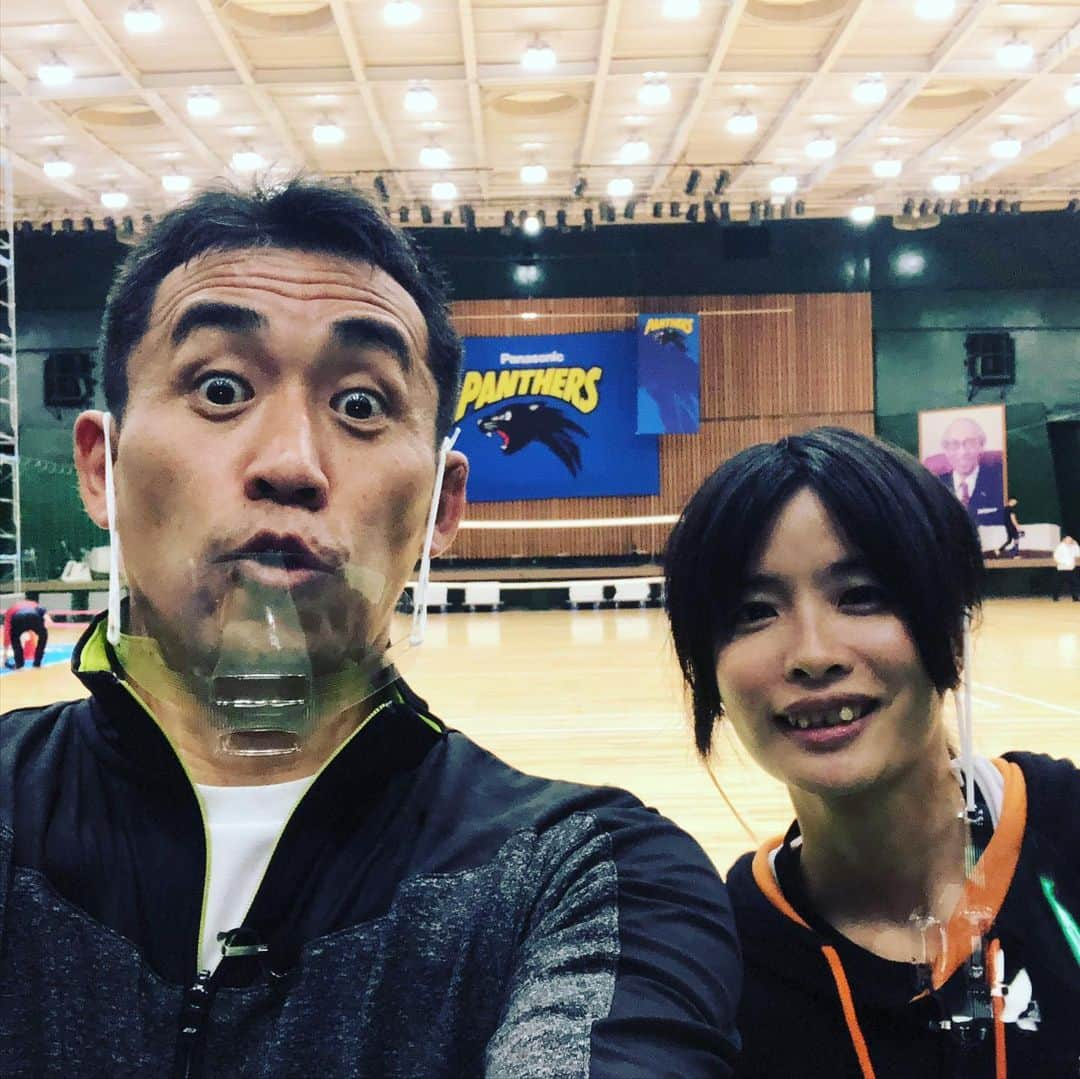 石田靖さんのインスタグラム写真 - (石田靖Instagram)「ABC⑥『探偵ナイトスクープ』 ロケ〜#パナソニックパンサーズ の皆さんにお世話になりました🙏ありがとうございます さて依頼内容は⁉️…OAでご覧くださいませ😆 #探偵ナイトスクープ #松本探偵局 #バレーボール #ハイキュー #2枚目の写真 #依頼者さん #一期一笑  #石田靖」11月17日 23時19分 - yasulog