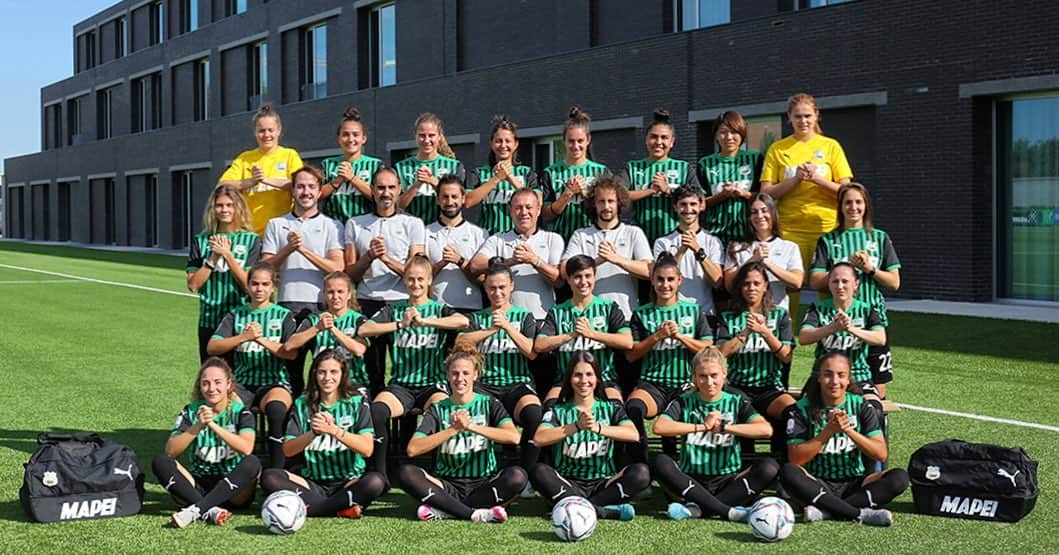 USサッスオーロ・カルチョさんのインスタグラム写真 - (USサッスオーロ・カルチョInstagram)「Il Sassuolo Femminile si schiera con @atletialtuofianco nella lotta contro il cancro. Il progetto, patrocinato da @arenbionlus, si pone come obiettivo il racconto della quotidianità di chi affronta un tumore tramite le metafore dello sport e le testimonianze dei campioni. 💪  #atletialtuofianco #squadramaniesorriso」11月17日 23時32分 - sassuolocalcio