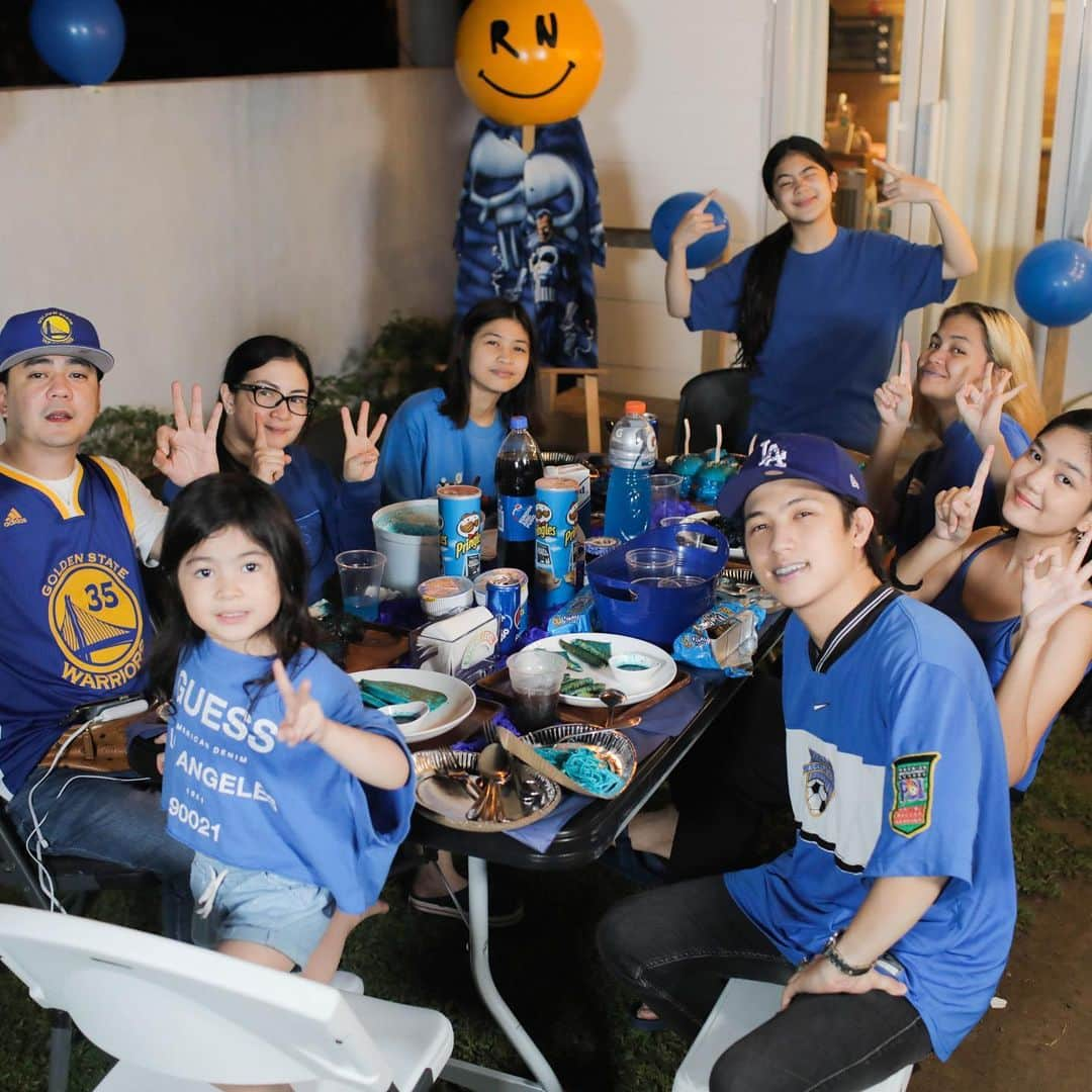 Ranz Kyleさんのインスタグラム写真 - (Ranz KyleInstagram)「13M subs BLUE celebration! The vlog is out! 💯🥶 #bts」11月17日 23時42分 - ranzkyle