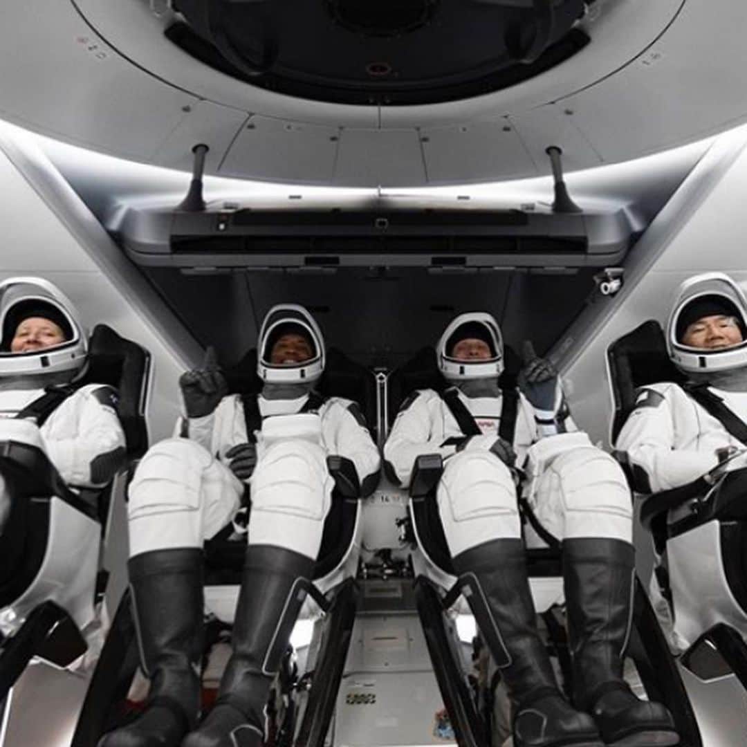 真樹麗子さんのインスタグラム写真 - (真樹麗子Instagram)「@spacex   全集中の呼吸@クルードラゴン🚀 issとドッキング成功✨🙌 野口氏、イーロンマスク氏、みんなの希望です✨  って、完全に息子の影響ですね😊  #spacex #iss#jaxa #クルードラゴン #crewdragon  #宇宙服がスタイリッシュ #野口聡一  さん #イーロンマスク #elonmusk #子供の視点の先が大きく広がる #大きな未来へ #未来を創る#希望になる #息子も抱いた夢を叶えてくれるといいな」11月17日 23時52分 - makiofficial_0718