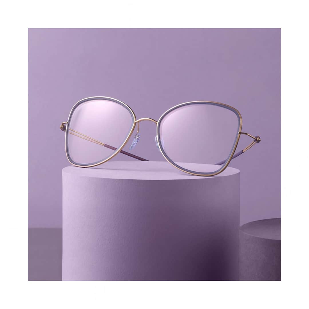 シルエットのインスタグラム：「Silhouette’s Lite Duet collection brings the playful spirit of the 90s back for a new decade. With dramatic shapes and two-tone colors, this is the definition of retro chic. Featuring: Lite Duet 4558⁠ .⁠ .⁠ .⁠ #silhouetteeyewear #tryitwearitloveit #eyeweardesign #luxuryeyewear #fashioneyewear #opticalframes」
