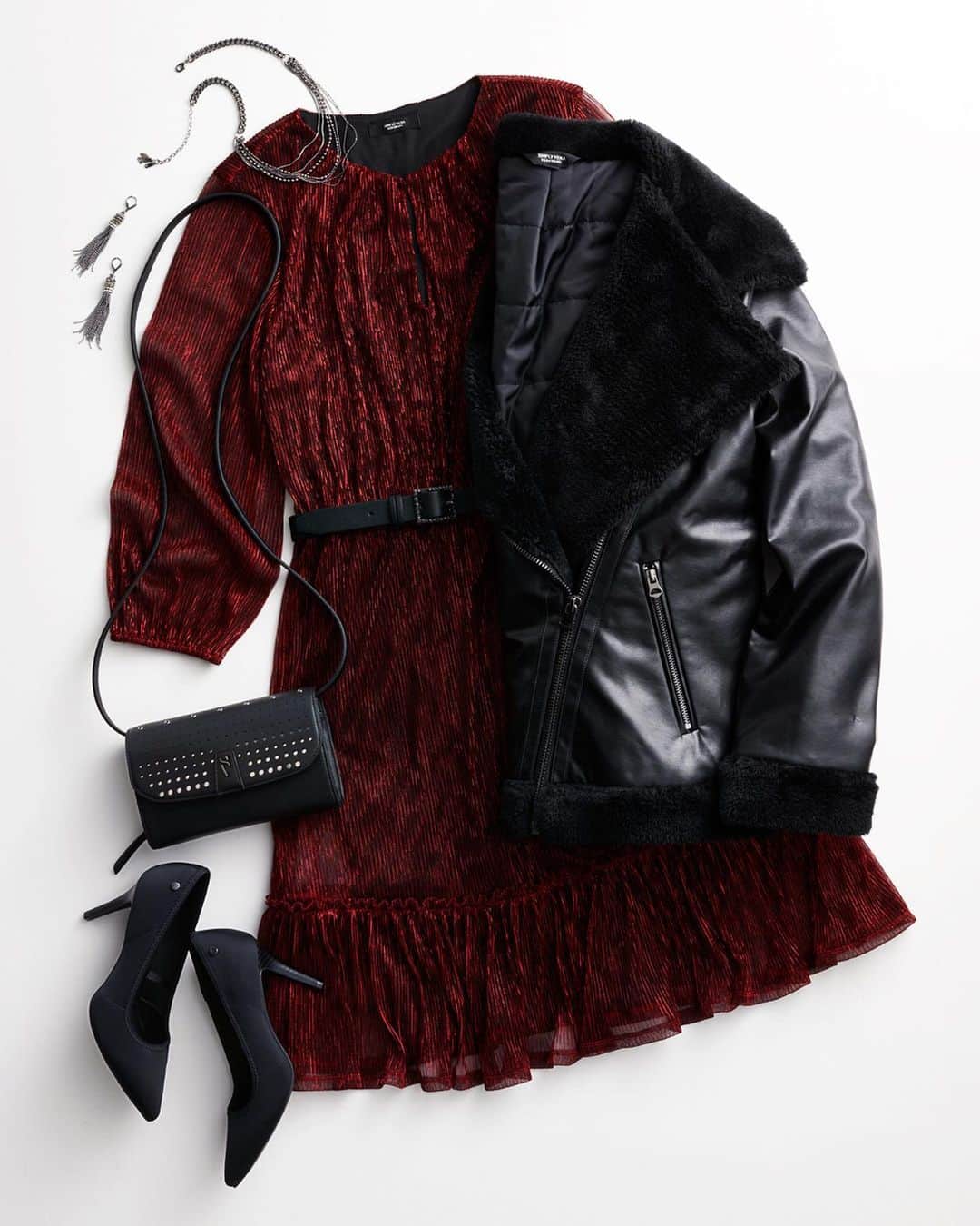 ロック&リパブリックのインスタグラム：「Meet your new favorite holiday dress. 👉 to see it on, then share your own look using #SimplyVera. #Kohls」