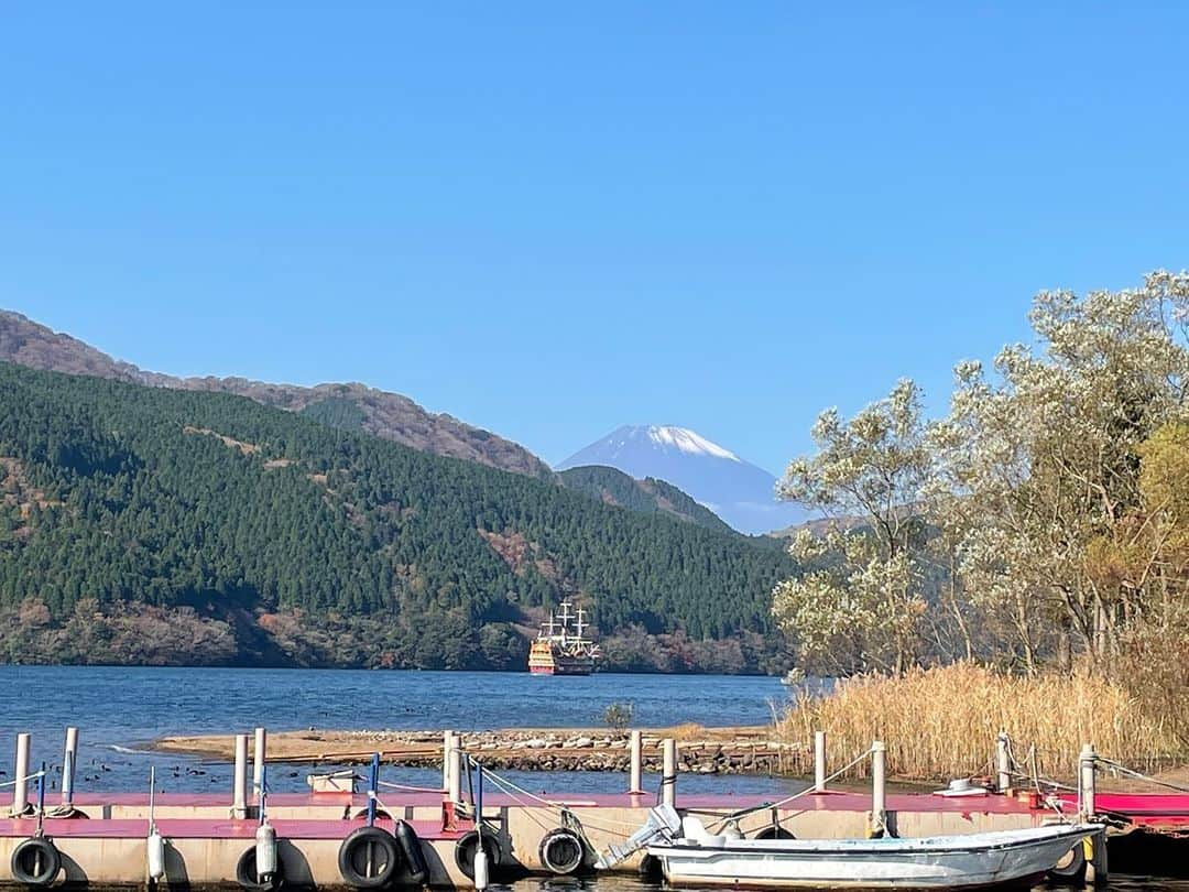 中岡由佳さんのインスタグラム写真 - (中岡由佳Instagram)「芦ノ湖から富士山が綺麗に見えた🗻 #hakone #ashinoko #mtfuji」11月18日 0時06分 - yuka_nakaoka