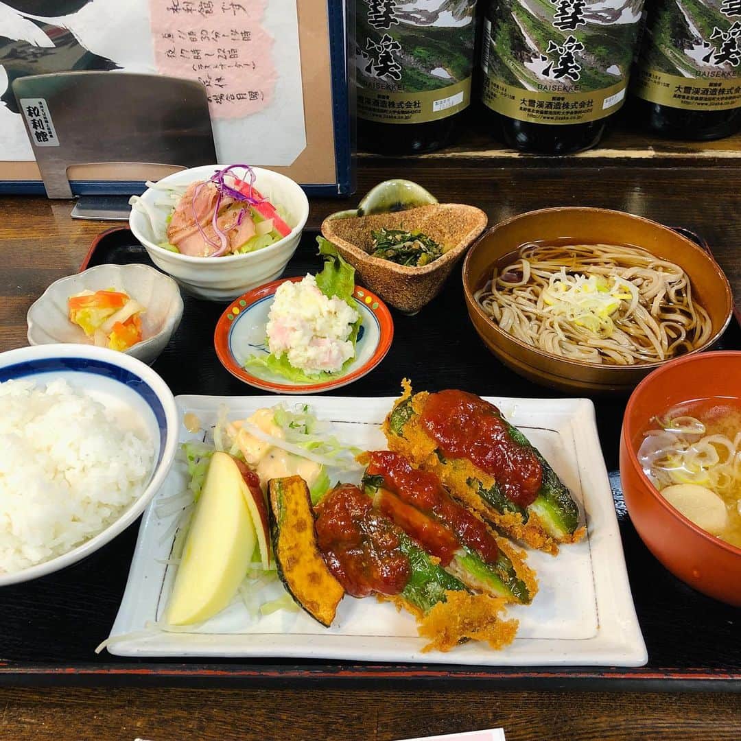 池田有希子のインスタグラム：「だって松本だからお蕎麦は食べたいし、新米だって言うし、信州味噌使った天然キノコ汁には抗えないからね。」