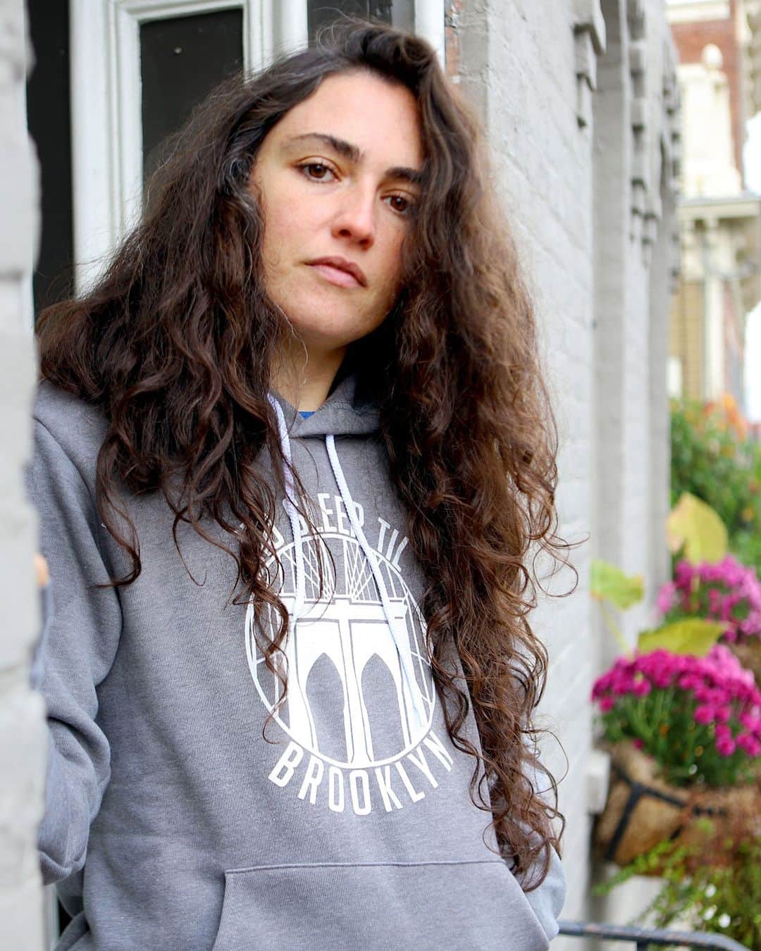 ブルックリンインダストリーズのインスタグラム：「Tess in the Round No Sleep Unisex Hoodie.  Selling out faster than we can get it hand printed here in New York. #brooklynindustries #liveworkcreate #nosleeptilbrooklyn #unisexgraphics」