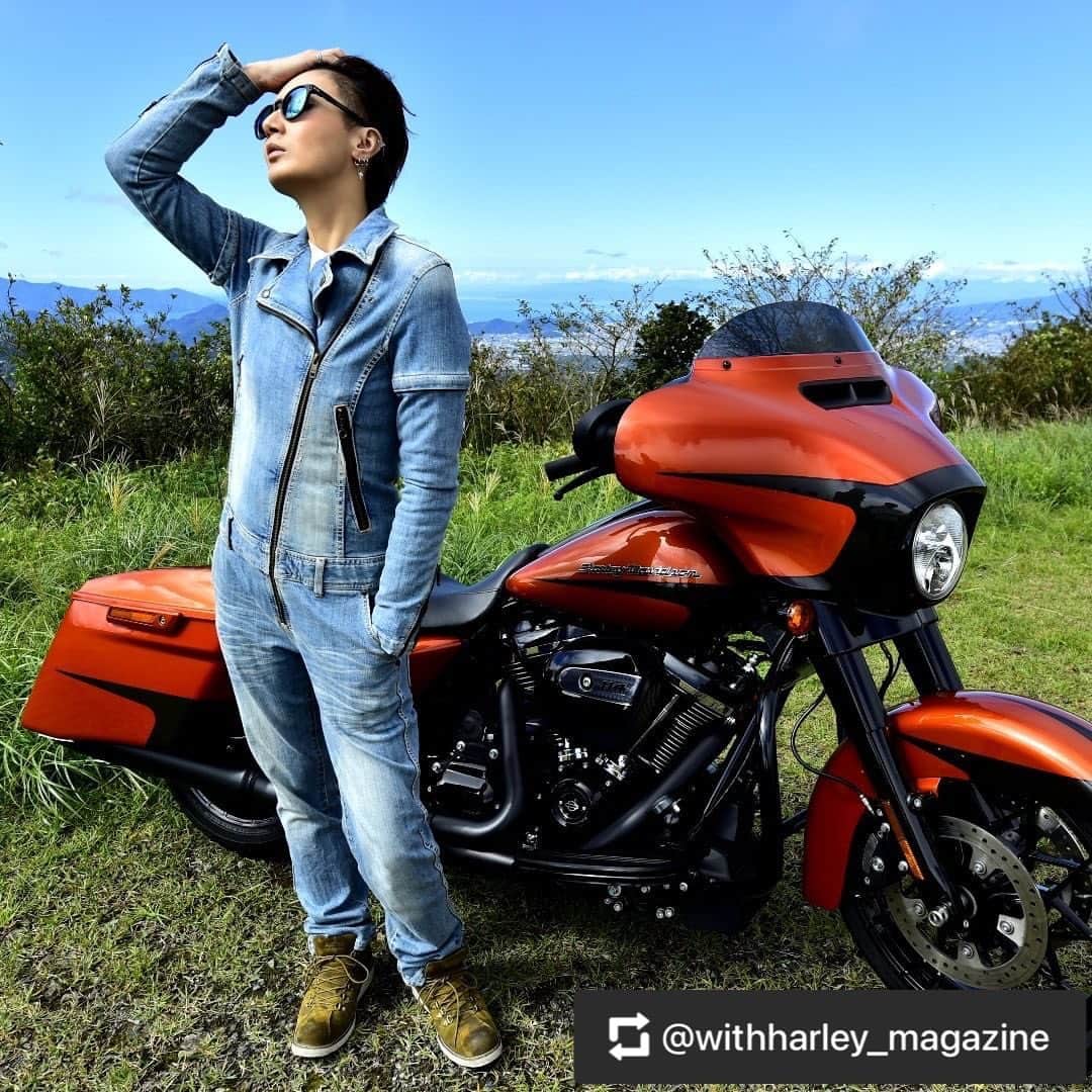真矢のインスタグラム：「買ってね😜❤️  *********************************** なぜカッコいいかって⁉️何度も言います、それは真のライダーだから‼️ #harleydavidson #bikersofinstagram #motogirl #girlsbiker #bikestagram #asiangirlrider #bike_japan #motorcyclegirl #bikelady #ウィズハーレーで全国誌デビュー #バイク女子 #バイクのある風景 #バイクのある生活 #バイクが好きだ #バイク写真 #harleydavidsondaily #harleydavidsonmotorcycles #ハーレーが好きだ #ハーレーのある生活 #ハーレー乗り #ハーレー乗りと繋がりたい #バイク写真 #STREETGLIDE #ストグラ部 @smile_mayaya」