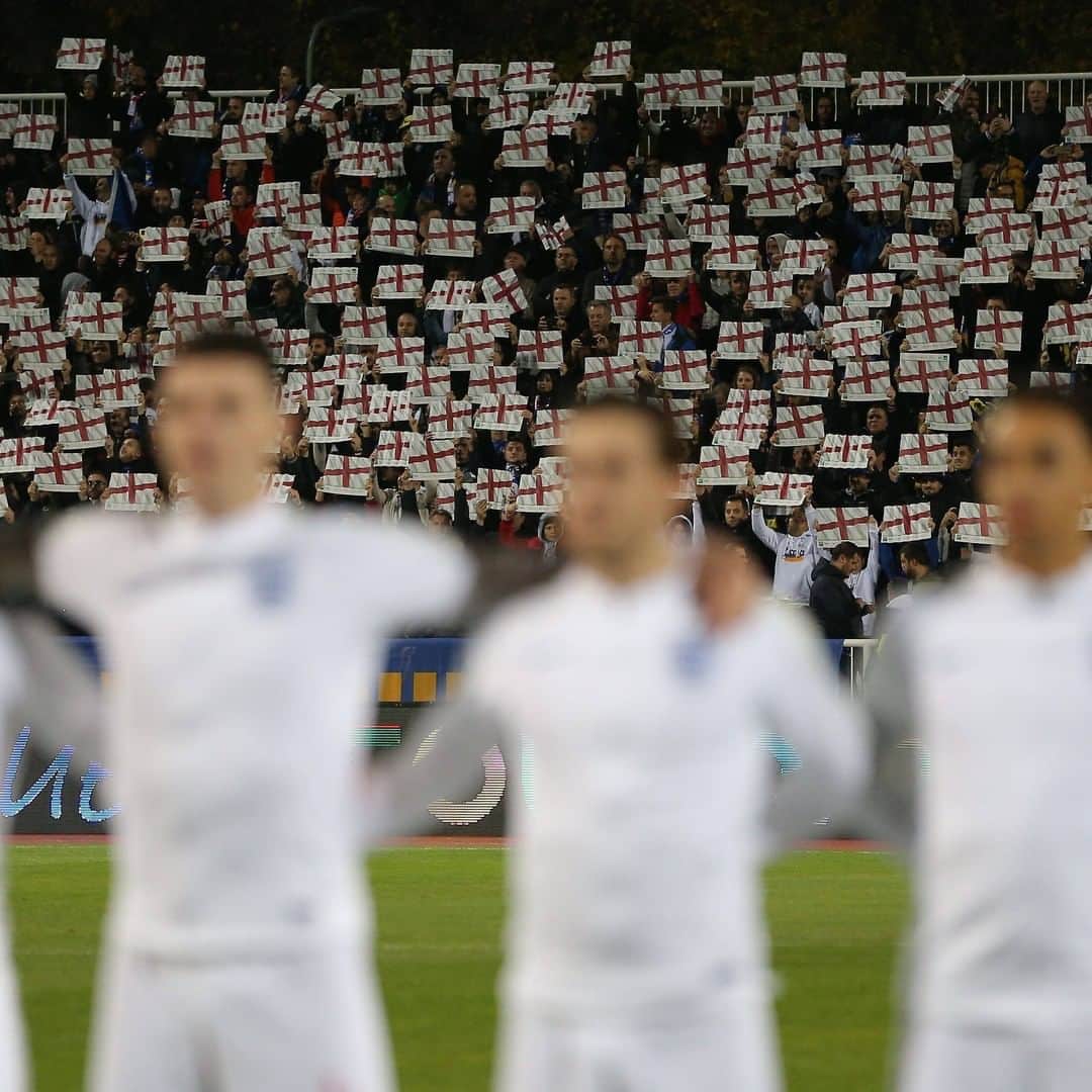 サッカー イングランド代表チームさんのインスタグラム写真 - (サッカー イングランド代表チームInstagram)「A special night in Kosovo 🙌」11月18日 0時32分 - england