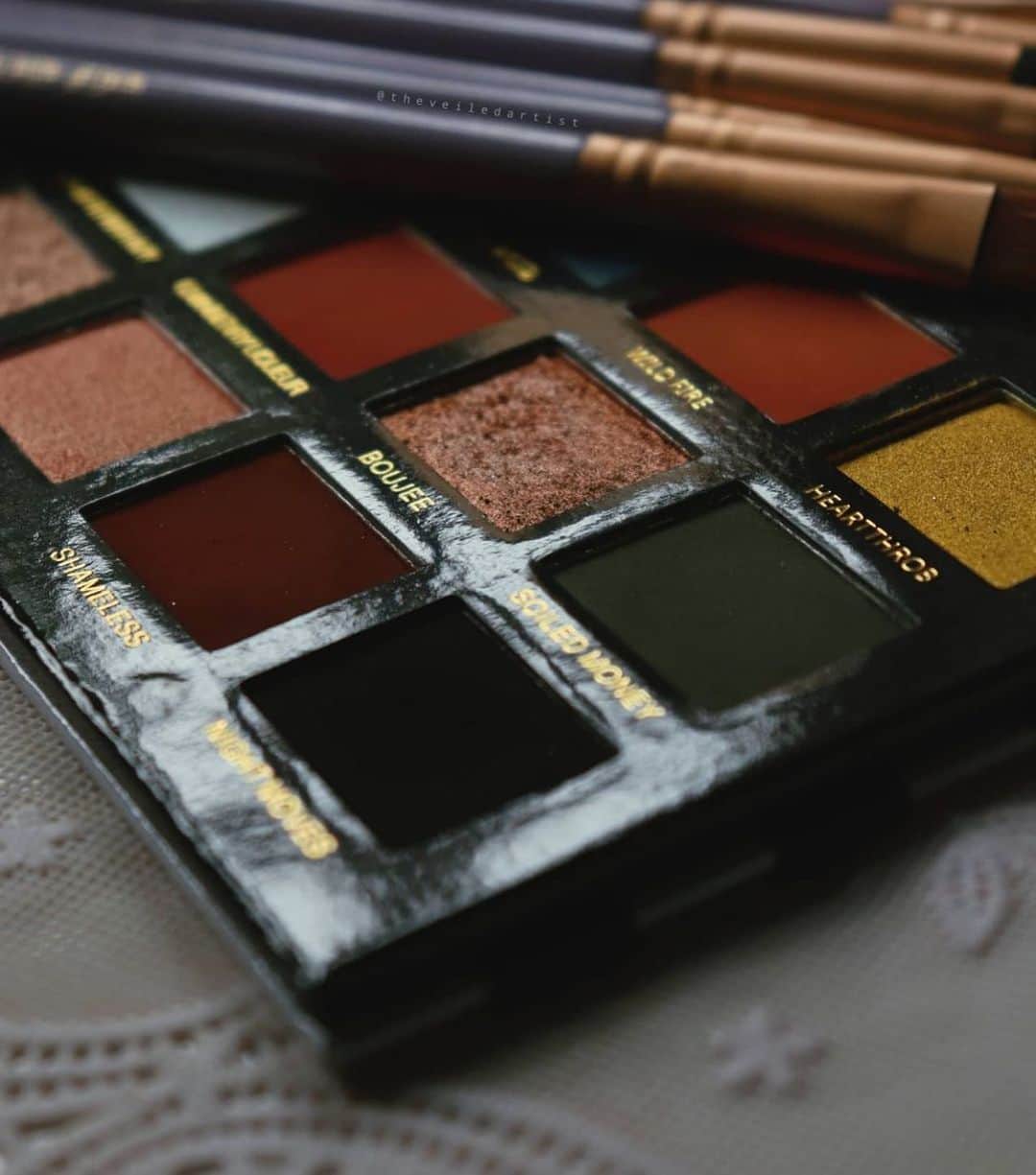 Makeup Addiction Cosmeticsさんのインスタグラム写真 - (Makeup Addiction CosmeticsInstagram)「That’s right! Love at first sight with the sinful eyes palette and brushes! Shot by @theveiledartist 😱 What do you guys think? #makeupaddictioncosmetics」11月18日 0時28分 - makeupaddictioncosmetics