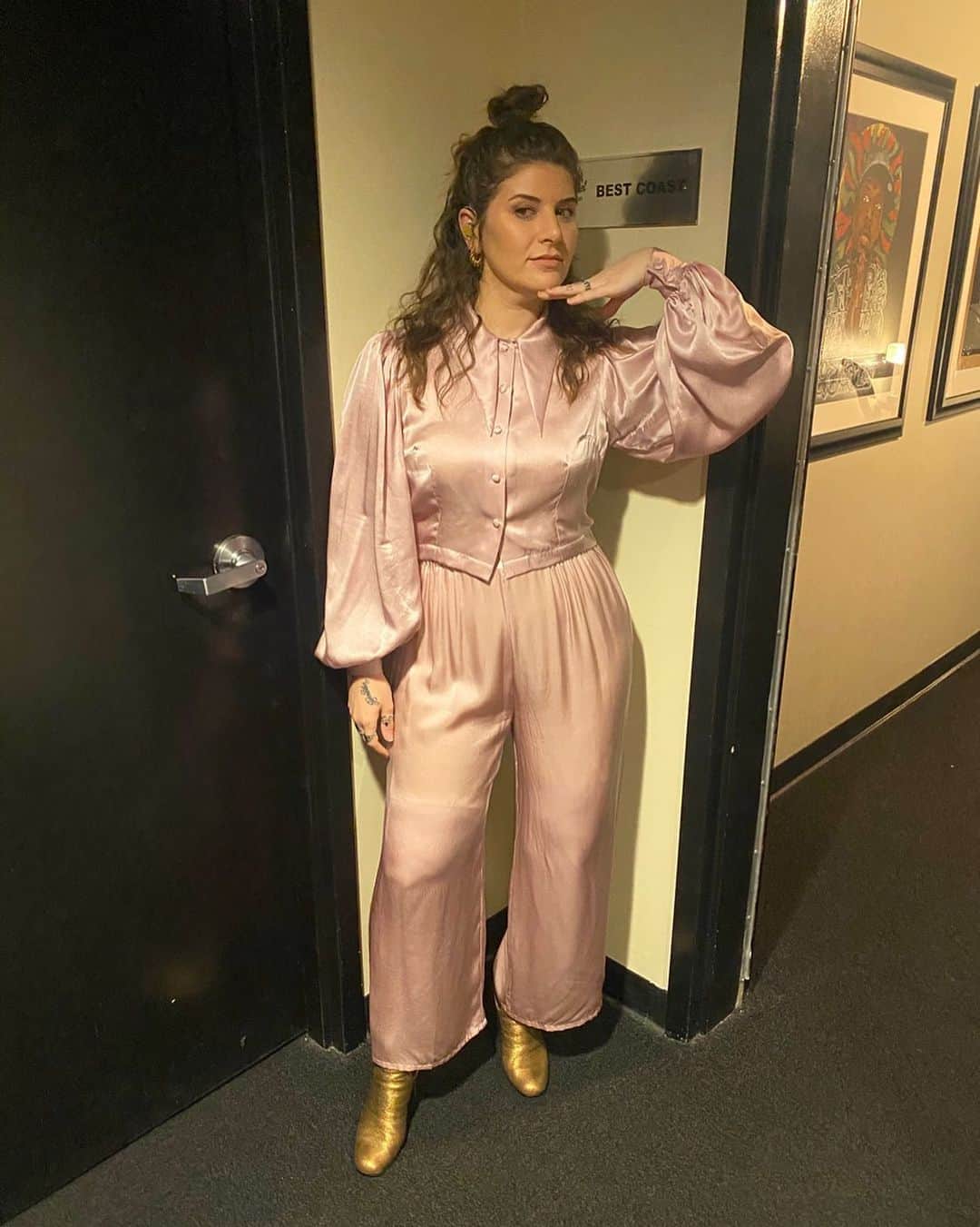 ベスト・コーストのインスタグラム：「shout out @lindseyhartman + @taylerberezmakeup for whipping up this *lewk* when we taped Jimmy Kimmel back in February - which never came out because of covid 🙃 the outfit is by an old friend @hannahkristinametz and for the day I felt like a silky princess. it’s still in my closet maybe I’ll wear it to walk the dog soon!!!! ⁣ ⁣ anyway, just reminiscing on the time I had a *glam squad* because now I basically stay in pajamas all day 🧚🏻」