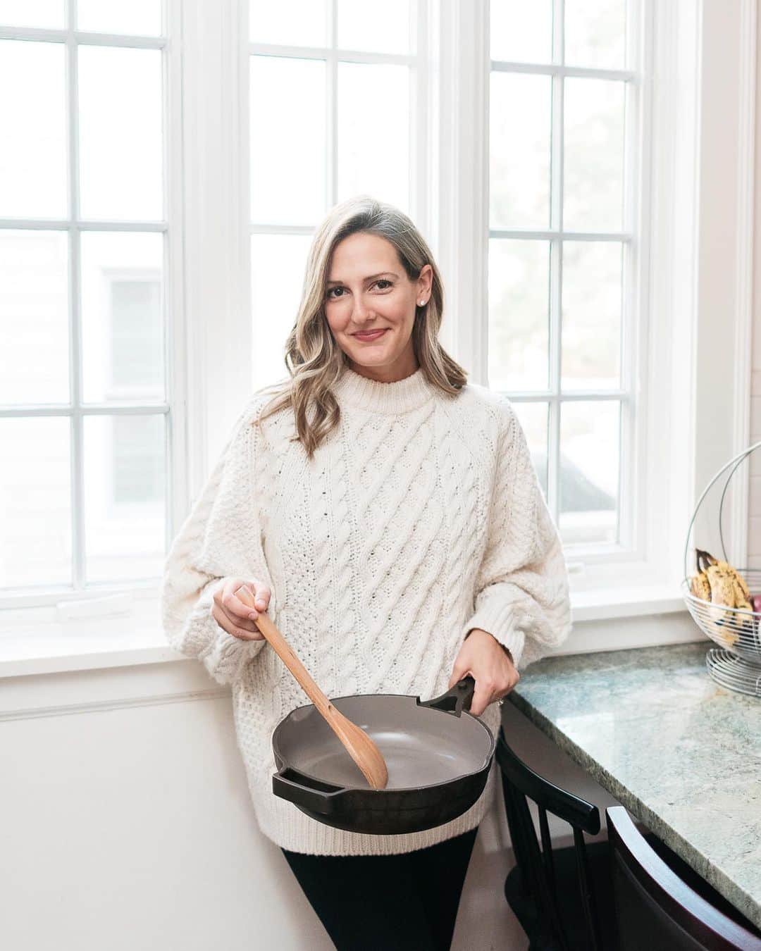 Anna Jane Wisniewskiのインスタグラム：「You’ve probably seen the @ourplace Always Pan and I’m here to tell you that I’m a fan.  I snagged one months ago--it was early summer and I, like so many of you, was living in my kitchen due to quarantine.  I have a set of non-stick pans from nearly a decade ago and the Always Pan was such a welcome change; it’s TRULY non-stick and so easy to clean.  And unlike my other non-stick pans, the ceramic is non-toxic.  I really haven’t been using any other pans since I bought the Always Pan, with the expectation of a large stock pot for boiling and a dutch oven.  It’s so versatile but the non-stick/easy to clean combo gets me every time.   Check out the review on my blog today and snag one for yourself (or for a gift—I bought one yesterday for a gift and will likely get another for a lucky someone) with code SUPERSALE--it gets you $50 off!  #sponsored」