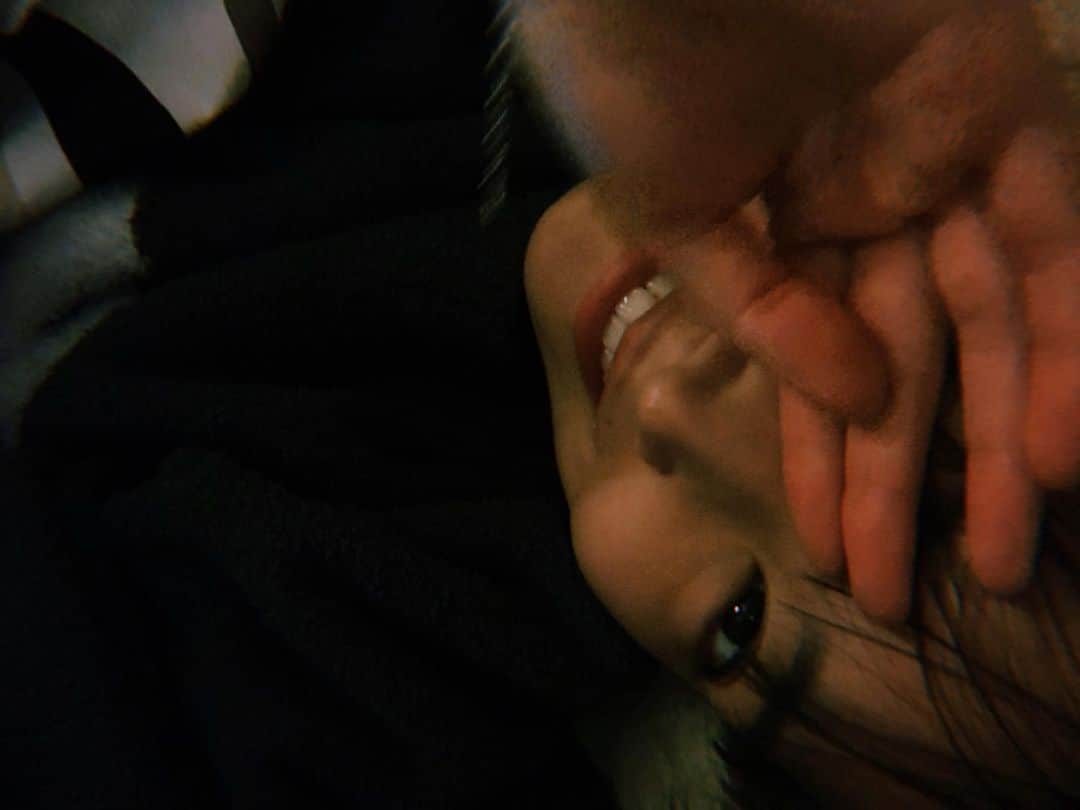 白間美瑠さんのインスタグラム写真 - (白間美瑠Instagram)「おやすみちゃん🤤🤤 寝る前の自撮り💨💨🤣」11月18日 0時33分 - shiro36run