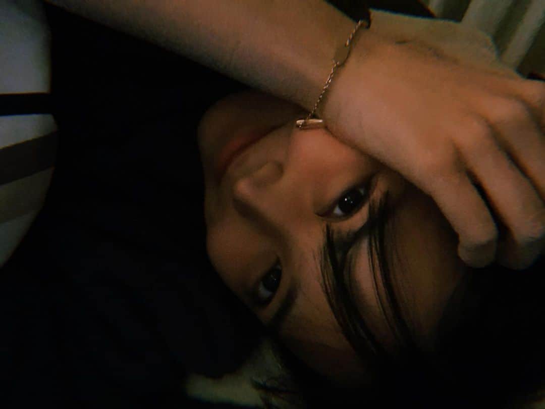 白間美瑠さんのインスタグラム写真 - (白間美瑠Instagram)「おやすみちゃん🤤🤤 寝る前の自撮り💨💨🤣」11月18日 0時33分 - shiro36run