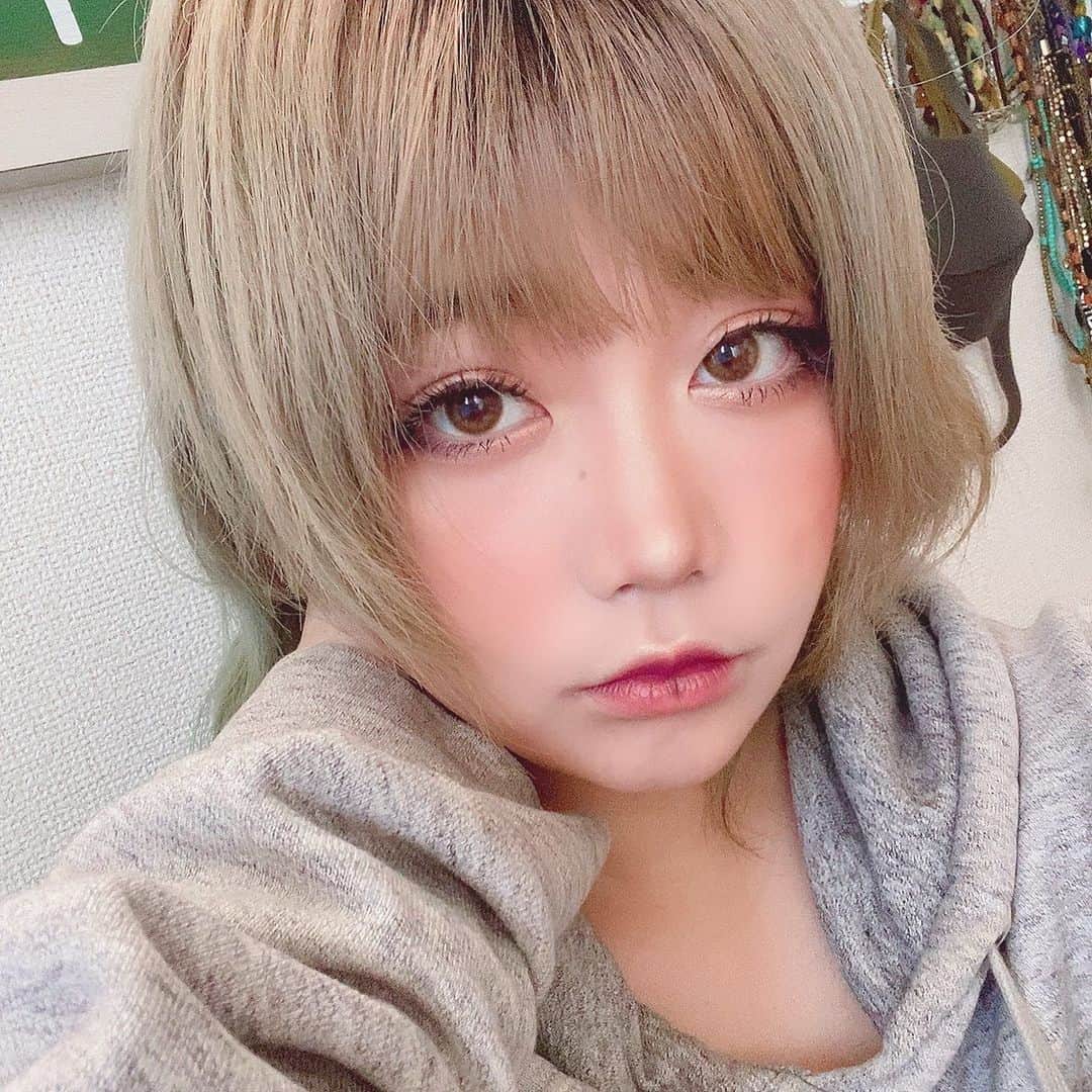 かりんさんのインスタグラム写真 - (かりんInstagram)「. . - - - - - - - - - - - - - - - - - - - - - - - - - - . . @luckyicon_jp  さんの . ❁シリーズ【プチエトワール】 . ❁⃘カラー【ハニーブラウン】 . ❁⃘DIA【14.0】 . ❁⃘BC【8.6】 . ❁⃘使用期限【6ヶ月】 . . - - - - - - - - - - - - - - - - - - - - - - - - - - めちゃくちゃナチュラル！！ 自分のめがほんのり茶色ってかんじ 写真みても ん？ってなる(笑) でも裸眼じゃない感がすこ とてもつけやすくてよきーー うるうるしてるし ナチュラルが好きな方はぜひ 無難なブラウンカラコンだとおもう🌿 . . . . #luckyicon #luckyiconレビュー  #ラッキーアイコン #カラコン #colorcontacts  #カラコンレビュー  #カラコンレポ #カラコン着画  #カラコン通販  #ブラウンカラコン #ブラウン #browncontacts  #茶コン #茶色カラコン  #ナチュラルカラコン #ナチュラルコンタクト」11月18日 0時37分 - karin.n.003