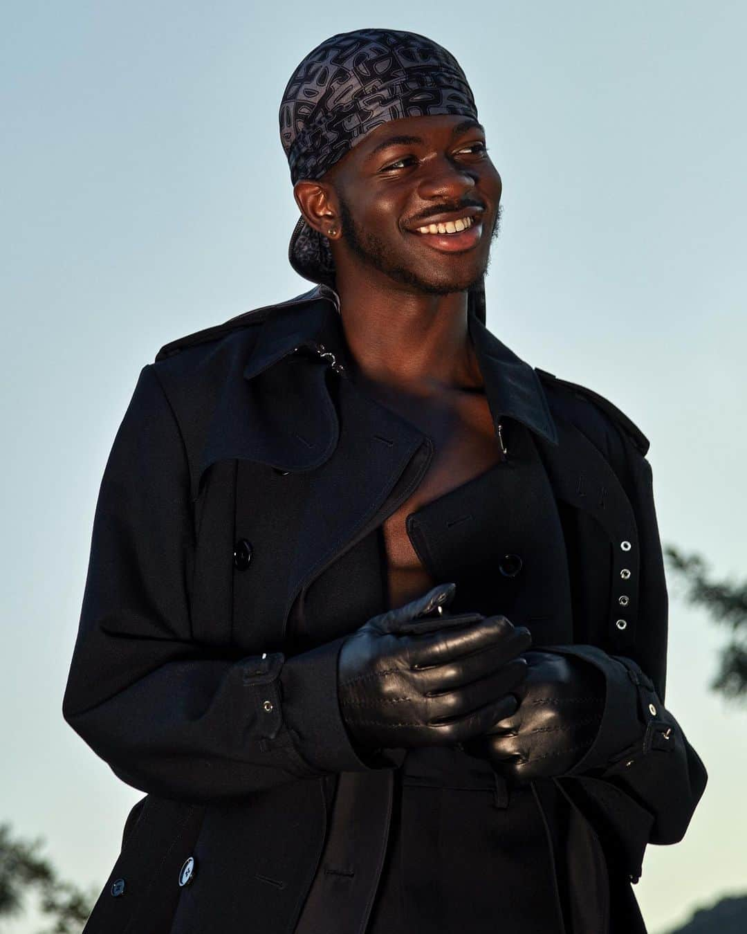 カリーヌ・ロワトフェルドさんのインスタグラム写真 - (カリーヌ・ロワトフェルドInstagram)「It’s a Holiday. Congrats on your new release @lilnasx 💙 shot in Los Angeles for the cover of @crmensbook by @roeethridge and styled by @iancogneato.  #CRM11」11月18日 0時53分 - carineroitfeld