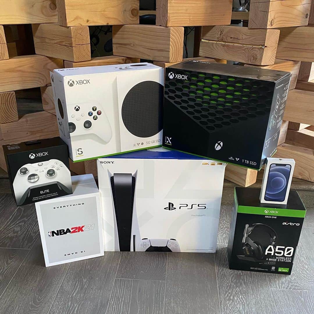 ゲームのインスタグラム：「🔴 Christmas coming early this year for somebody reading this post. We up early this morning, feeling generous this morning...... so I’m giving away two new Xbox’s, a PlayStation 5, NBA 2K21 for both systems, a A-50 headset, an elite controller, an brand new iPhone 12 and dinner at our resturant for you & a family of four if you’re local or in Los Angeles soon... All you have to do is FOLLOW @mr.tempo & @thegoat NOW, tag five friends & the city you’re from under this post & you are entered to WIN !!!!! S/O to the winner of the last contest.... & since we’re all about to be locked down again this winter, this is the perfect bundle for you. WINNER will be announced this Friday at 12 noon pacific standard time & your products will be shipped over the weekend & in your hands by next Monday November 23rd.... after you win, watch ya cousins at Thanksgiving, they’ll steal this shit from you while you eatin’ lmaoooo..... Goodluck !!!! [WE WILL SHIP TO THE WINNER ANYWHERE IN THE WORLD] #Maschingon #KingAndQueenCantina #SenorDeLosCielosTequila [DO NOT GET SCAMMED BY OTHER USERS CLAIMING YOU HAVE TO DO MORE STEPS... ONLY NEED TO DO WHATS ABOVE] ❗️❗️❗️」