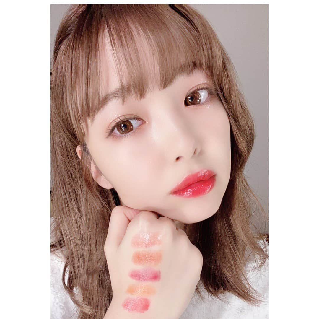 藤田ニコル（にこるん）さんのインスタグラム写真 - (藤田ニコル（にこるん）Instagram)「昨日はリップ新色発売日だったんだけどとっても皆さんから沢山嬉しい声だったり頂いて嬉しくなりました♡  自信持ってコスメを制作してるのでネットで買ってくれた方や店舗でこれから買う方の手元にリップが届くのが楽しみです♡ 店舗は20日からPLAZA、＠cosmes、Loftで買えます🥺✌️  五色になってさらに パワーアップしたcimerを宜しくお願いします🍑」11月18日 0時59分 - 2525nicole2