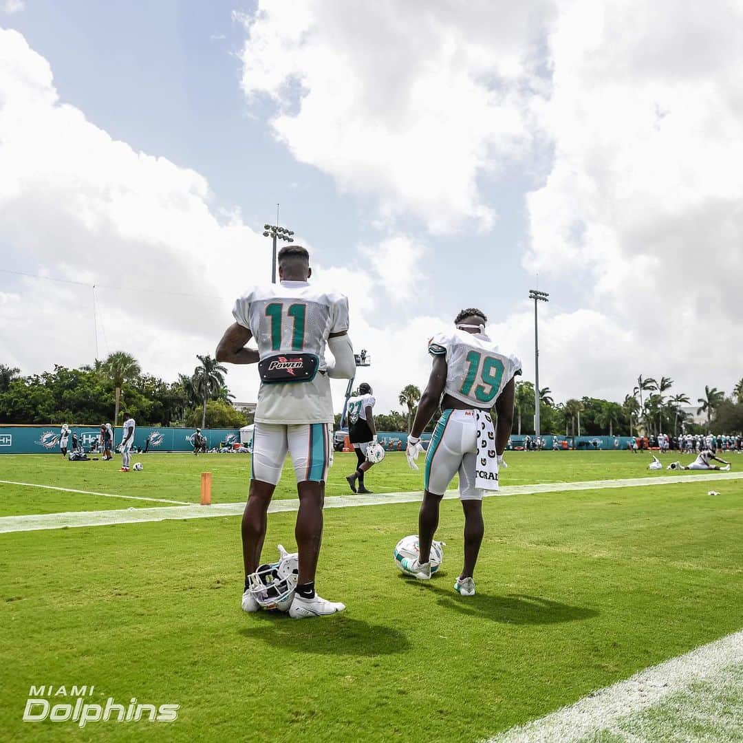 マイアミ・ドルフィンズさんのインスタグラム写真 - (マイアミ・ドルフィンズInstagram)「Inseparable ☺️」11月18日 1時07分 - miamidolphins