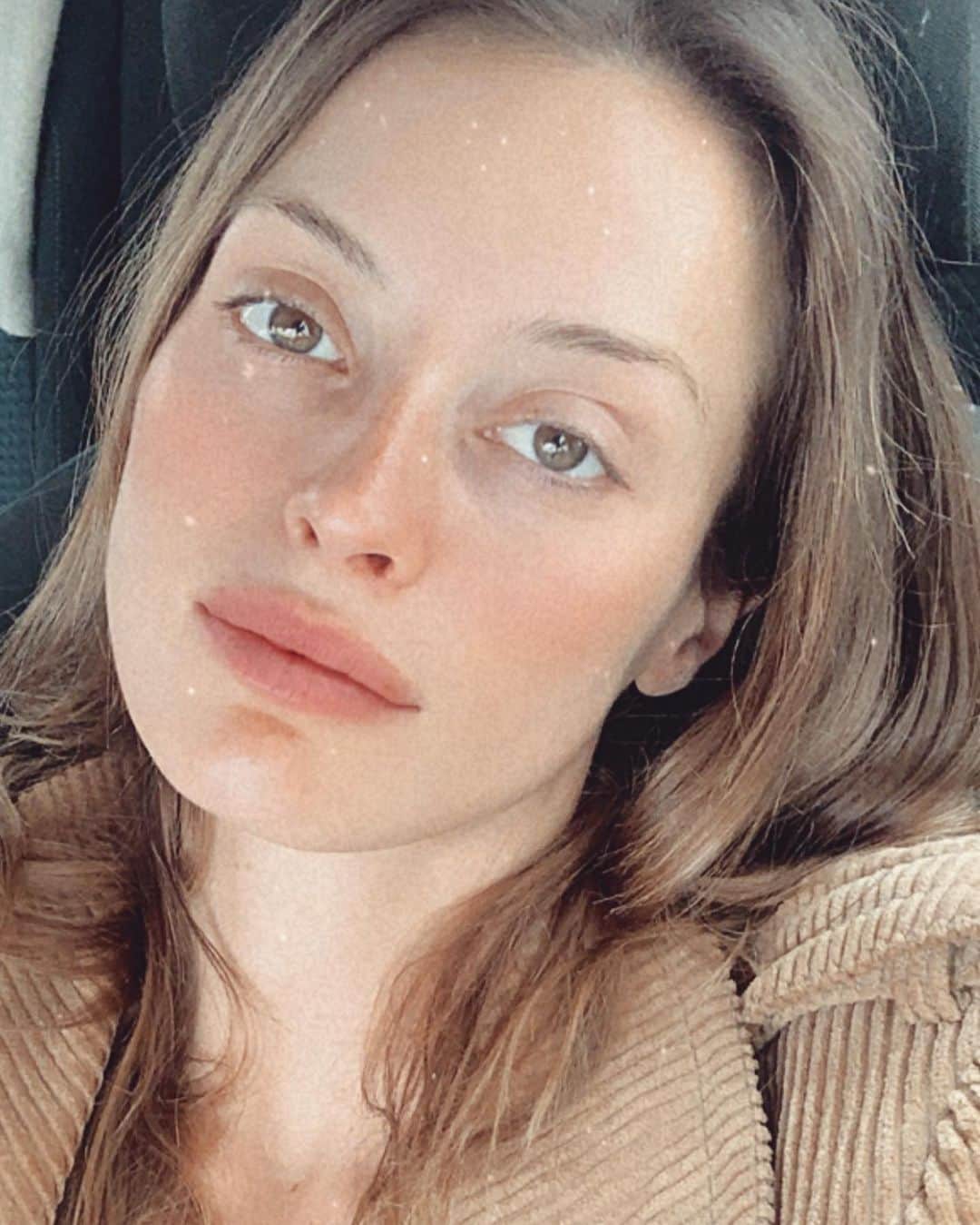 フラヴィア・ルチーニのインスタグラム：「🍂🌾🍁」