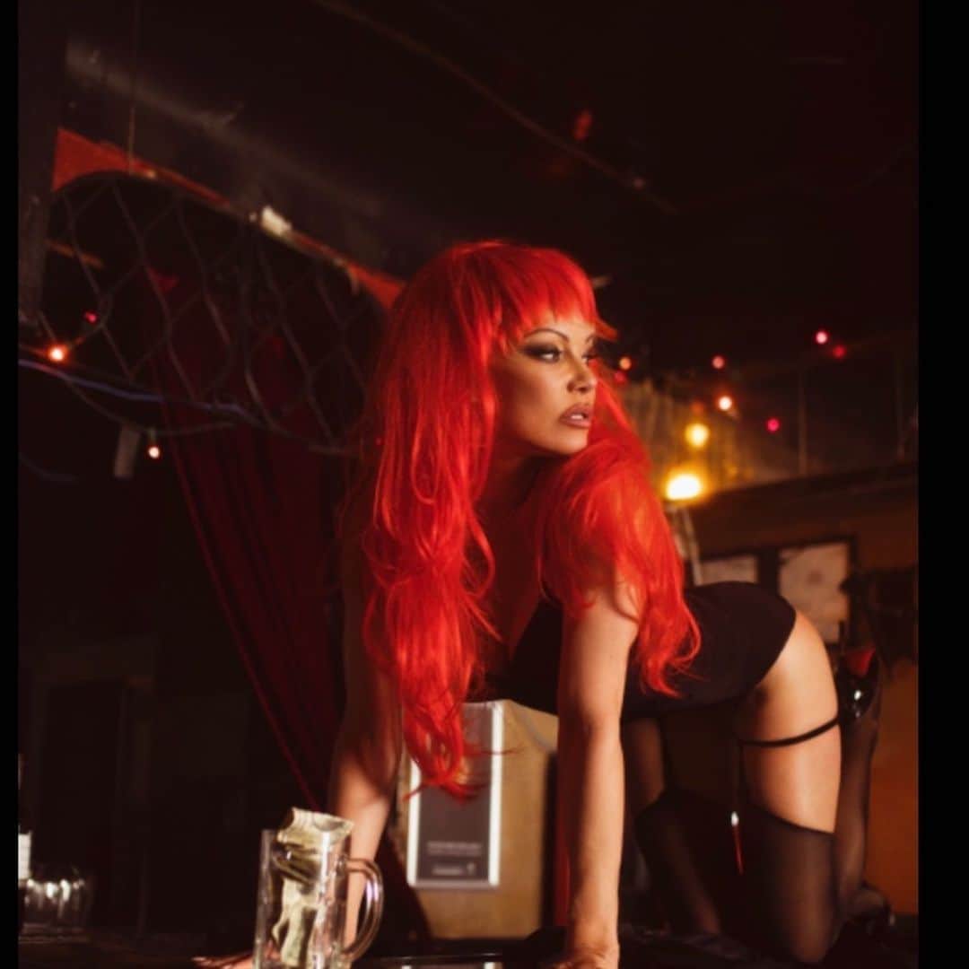 パメラ・アンダーソンのインスタグラム：「Let us read, and let us dance; these two amusements will never do any harm to the world.  - Voltaire  Photo by @lizrosa」