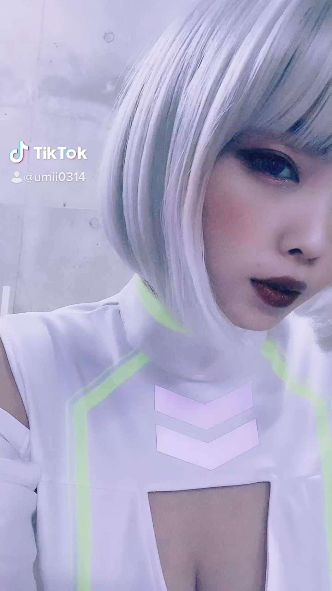 青海のインスタグラム：「白い髪の人🦳 #tiktok」