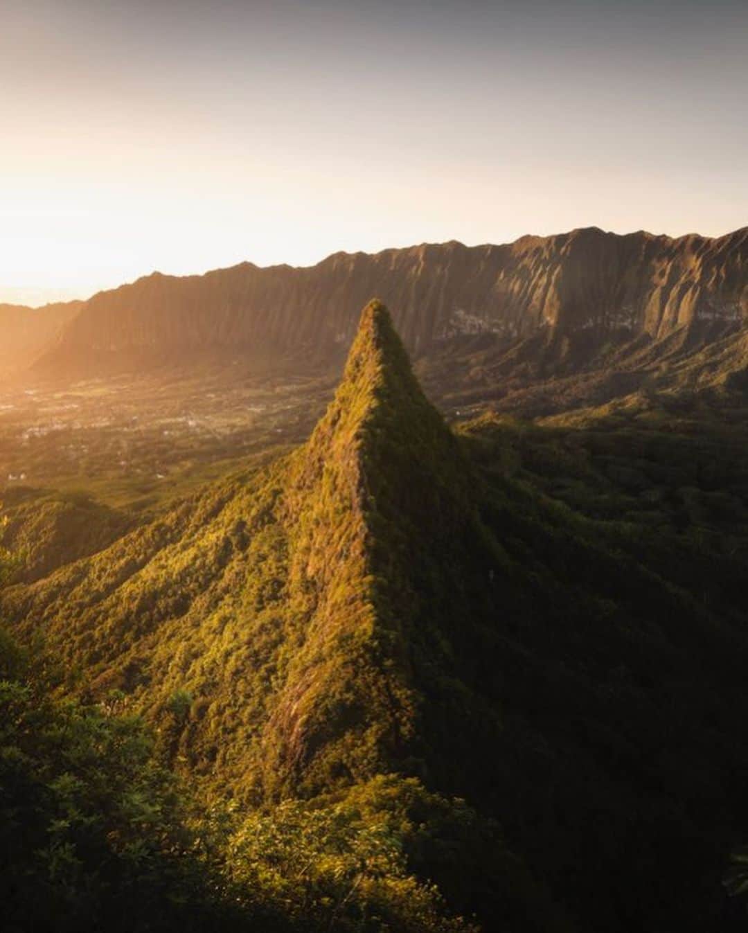 Wonderful Placesさんのインスタグラム写真 - (Wonderful PlacesInstagram)「You’ve never seen Hawaii quite like this 🌸🏔  Intrepid photographer ✨@_alexqian✨ uncovers a dreamlike perspective of this highly traveled destination. Sometimes to snap the perfect shot...it means waking up long before the sun rises 🌅  Set your earliest alarm and get ready to join Alex on a surreal excursion deep into the Hawaiian jungle!  If you liked this adventure, tune in to “Wonderful Places” the TV show airing on ✨@amazonprimevideo✨ and right here on IGTV---November 21st.   #wptv #wptvshow #amazonprimevideo #amazonprime」11月18日 1時28分 - wonderful_places