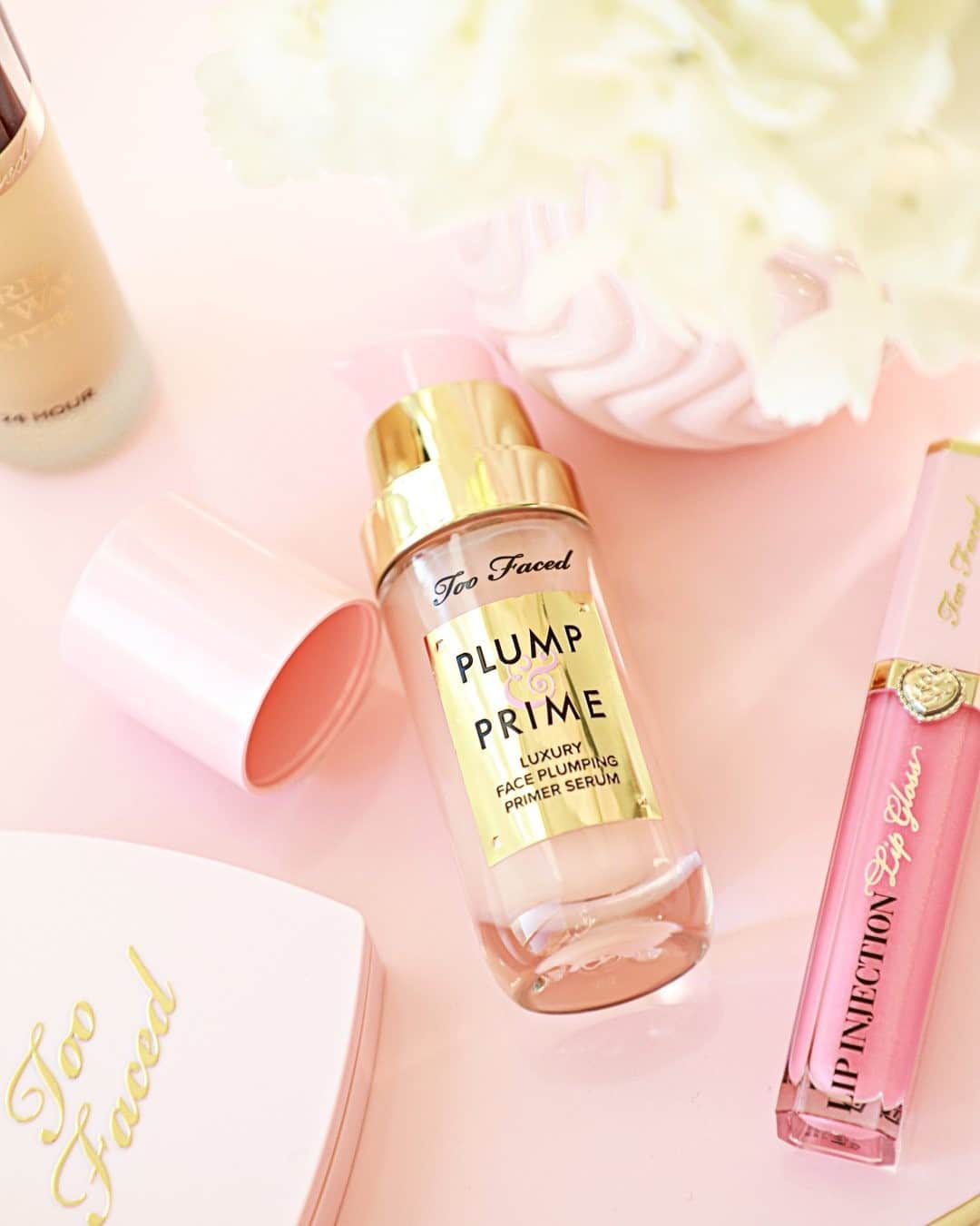 Too Facedさんのインスタグラム写真 - (Too FacedInstagram)「The new way to plump. 😉 Prime, visibly fill, & volumize to look more lifted and feel firmer with this one-stop miracle worker. Shop our Plump & Prime Serum @ultabeauty! #toofaced」11月18日 1時30分 - toofaced