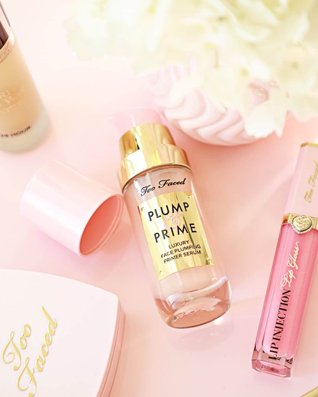 Too Facedのインスタグラム：「The new way to plump. 😉 Prime, visibly fill, & volumize to look more lifted and feel firmer with this one-stop miracle worker. Shop our Plump & Prime Serum @ultabeauty! #toofaced」