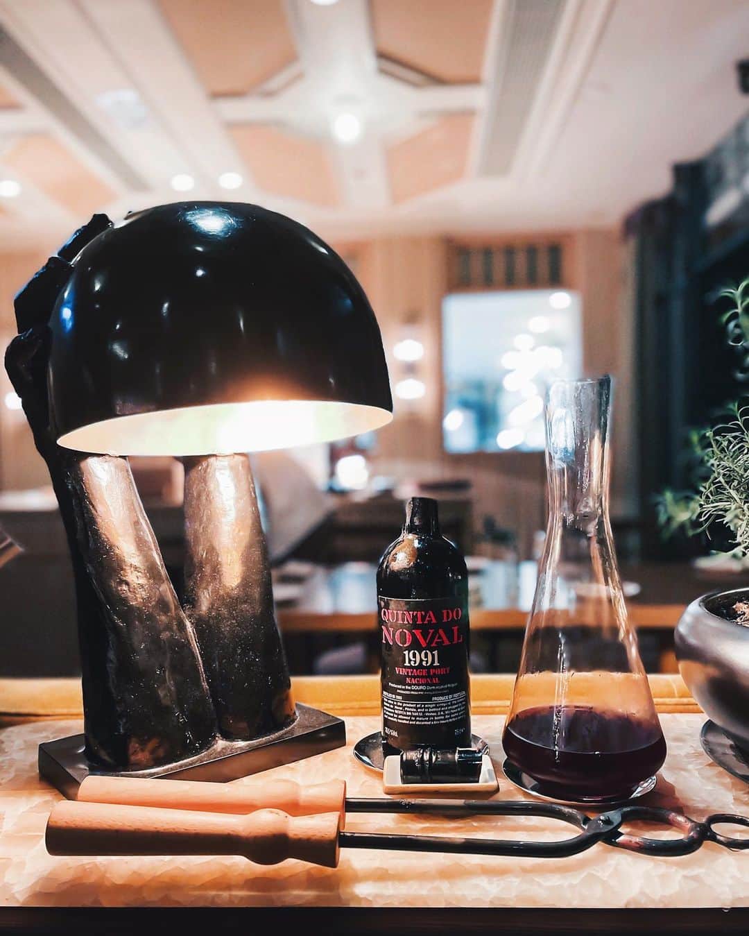 Ruby Kwanのインスタグラム：「What an amazing dining experience @louise.hkg tonight. Fine wine, great food and the most important is laughters throughout. 😋 #rougeclosetdining #louisehkg」