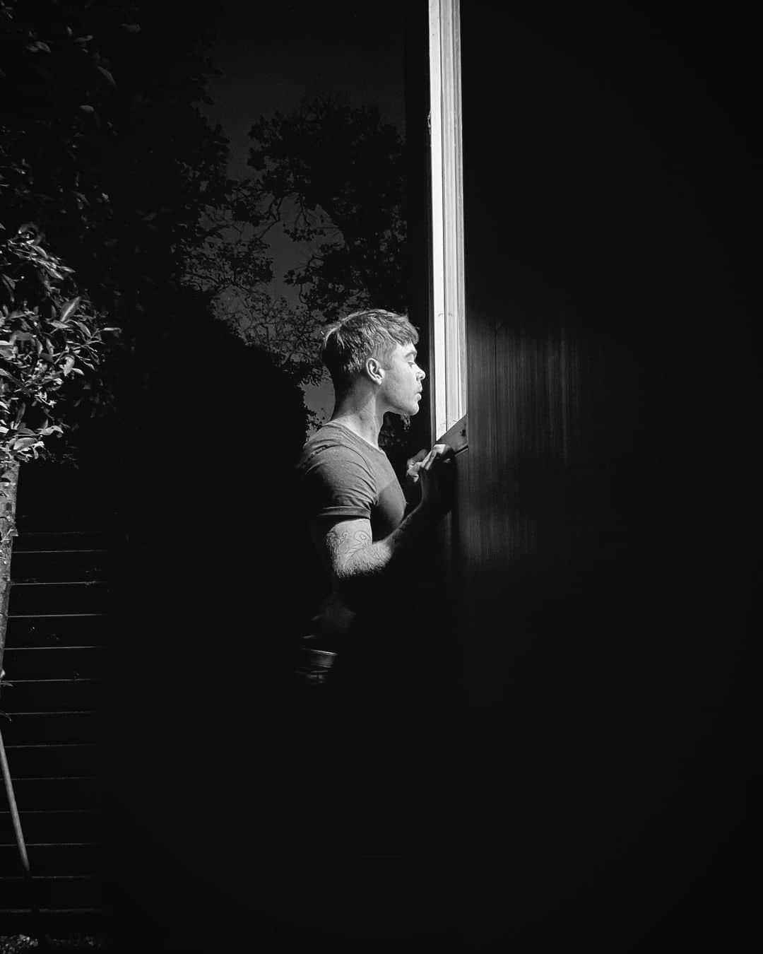 レオン・エルスのインスタグラム：「Peekaboo 👀」