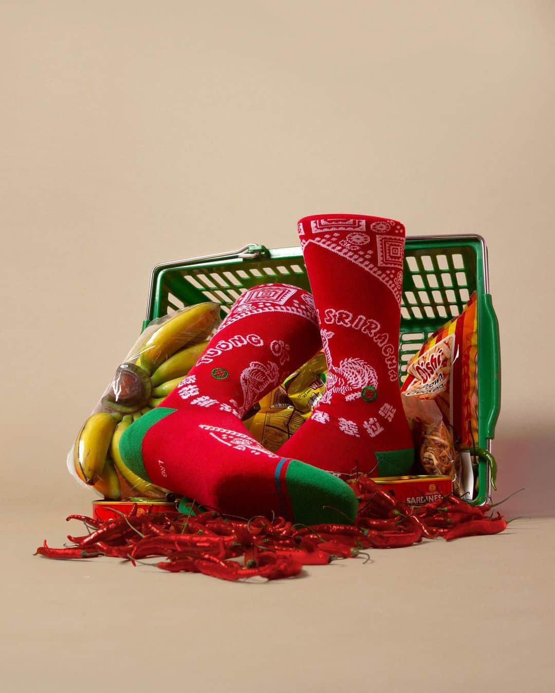 Stanceのインスタグラム：「Pure Heat 🌶... Forever fiery, spicy, and delicious, it's been argued that Sriracha taste great on just about everything...even socks. This one definitely has some kick...Link in bio.」