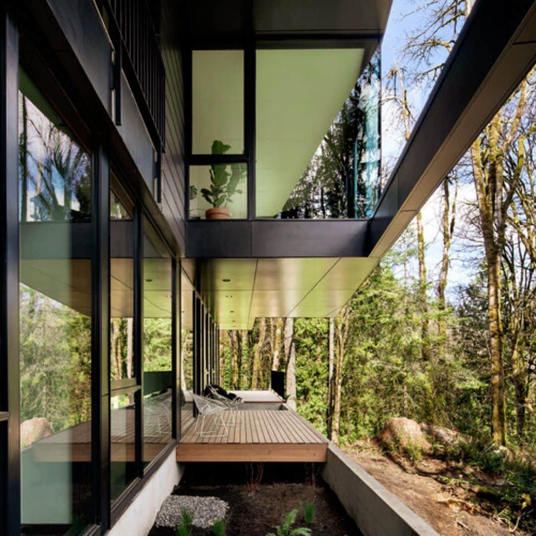 Architecture - Housesさんのインスタグラム写真 - (Architecture - HousesInstagram)「⁣ 𝑹𝒐𝒚𝒂𝒍 𝑹𝒆𝒔𝒊𝒅𝒆𝒏𝒄𝒆 is a gem set into forested acreage less than 500 feet from the renowned Wildwood Trail (#Portland) , boasting sweeping exterior terraces and balconies overlooking a lush wooded expanse. The design includes four bedrooms, three-and-a-half baths, common areas with open floor plans, and an oversized garage.⁣ 👉 Swipe left to discover this wonderful project.⁣ _____⁣⁣⁣⁣⁣ 📐 @williamkaven⁣ 📸 @jeremybittermann⁣ 📍Portland, OR⁣ #archidesignhome⁣ _____⁣⁣⁣⁣⁣ #architecture #homedesign #design #modernarchitecture #housedesign #residentialdesign #moderndesign #modernliving #naturearchitecture」11月18日 1時50分 - _archidesignhome_