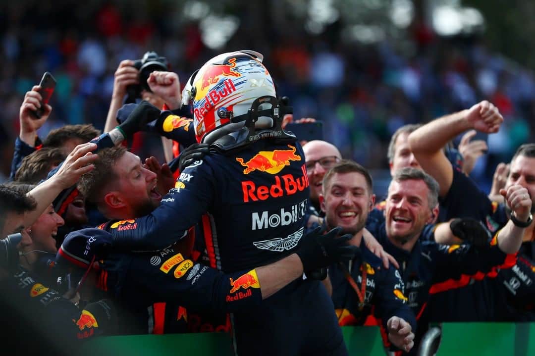 F1さんのインスタグラム写真 - (F1Instagram)「All the feels 😍  It's been exactly one year since this incredible Brazilian Grand Prix 🇧🇷  #F1 #Formula1 #BrazilGP #OnThisDay @pierregasly @maxverstappen1 @carlossainz55」11月18日 1時44分 - f1