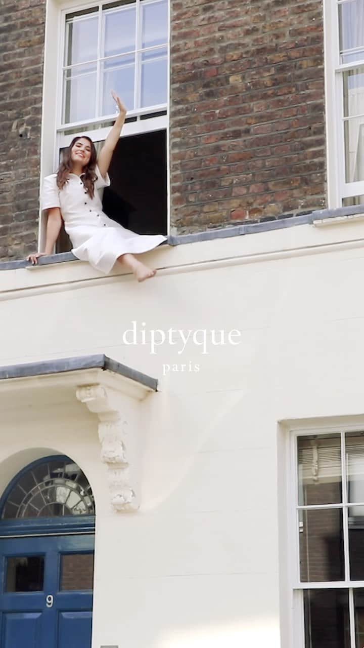 のインスタグラム：「diptyque visits Marine Tanguy, founder of an award-winning agency MTArt.   Discover her Victorian house in Marylebone filled with the most exciting up-and-coming visual artists.  @marinetanguyart #decoration #victorianhouse #london #marylbone」
