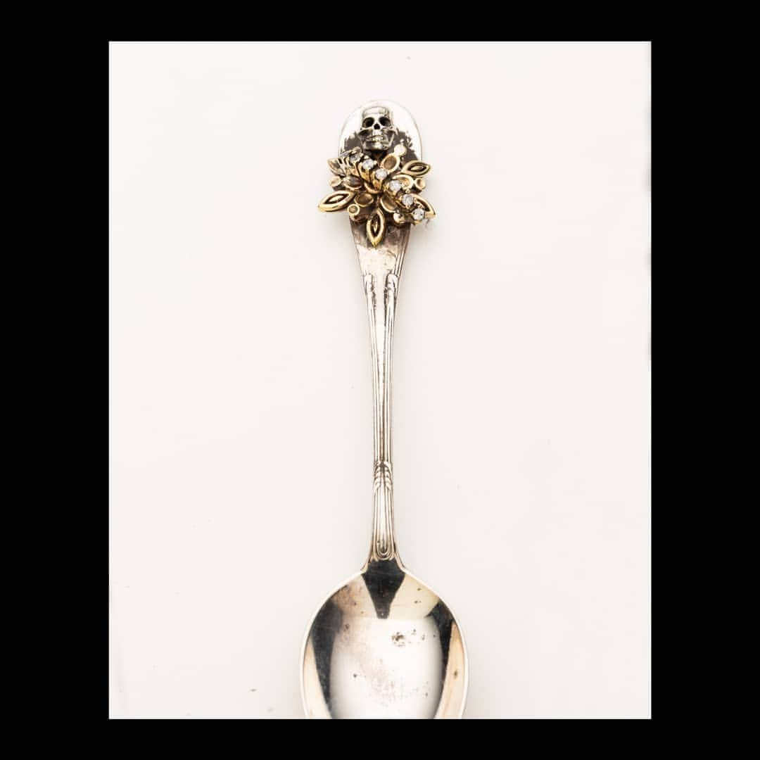 イオッセリアーニさんのインスタグラム写真 - (イオッセリアーニInstagram)「STAY HOME?STAY CHIC! Vintage silver spoon. A must have for Xmas! #iosselliani #iossellianidesign #silverspoons #handmadesilverjewelry #limitededition #vintagesilver #handmadeitaly」11月18日 1時55分 - iosselliani