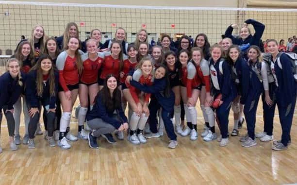 USA Volleyballさんのインスタグラム写真 - (USA VolleyballInstagram)「Becoming a @starlingsvolleyballusa Sister Club was a no-brainer for @clubcactusvb. Starting in January Club Cactus Juniors of the @azregionusavolleyball has helped Starlings Tuscon by providing gym space, donations and free entry into CCJ hosted tournament. #givingback #volleyball  Check out the full story and learn how your club can become a #Starlings Sister Club, 🔗 in bio.」11月18日 2時00分 - usavolleyball
