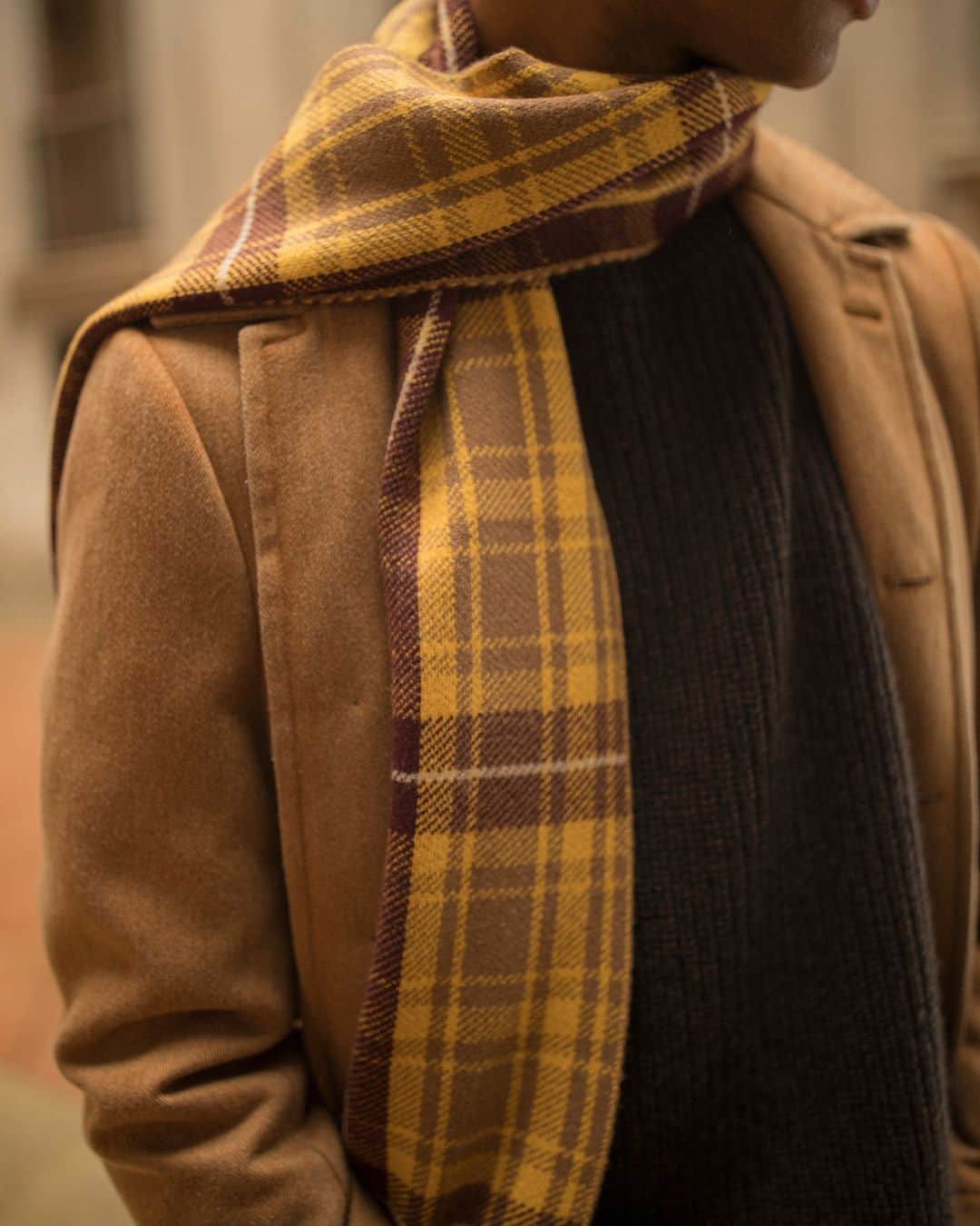ボリオリさんのインスタグラム写真 - (ボリオリInstagram)「Reconcile style and comfort. Duster in Boglioli herringbone wool and cashmere combined with madras scarf⁣ ⁣ ⁣ #Boglioli #Autumn #Milano #campaign #fw20 #color #scarf #coat #casual #details」11月18日 2時02分 - boglioliofficial